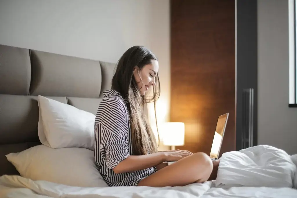 Weird-Business-Ideas-That-Made-Millions-Virtual-Dating