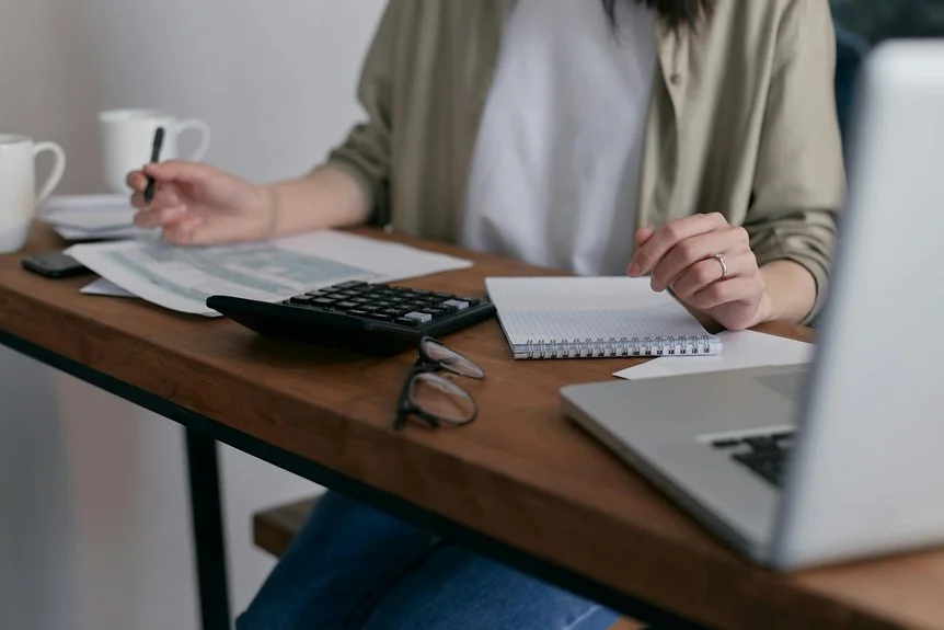holiday budgeting tips avoid debt