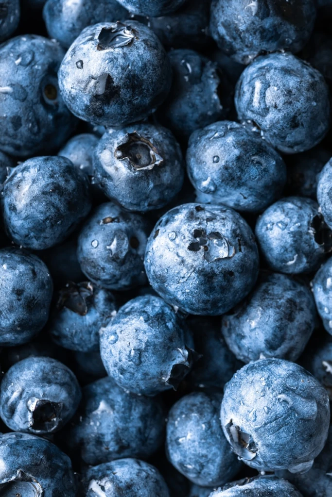 Antioxidant-rich berries for cortisol reduction