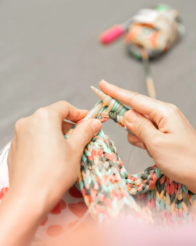Knitting cortisol-reducing hobby with meditative benefits