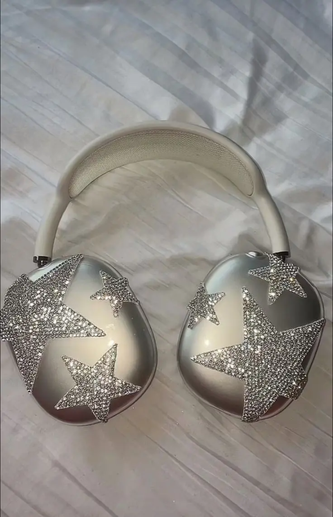 DIY Rhinestone Accessories That Make Your Bags, Belts and Shoes Look Runway-Ready (10)