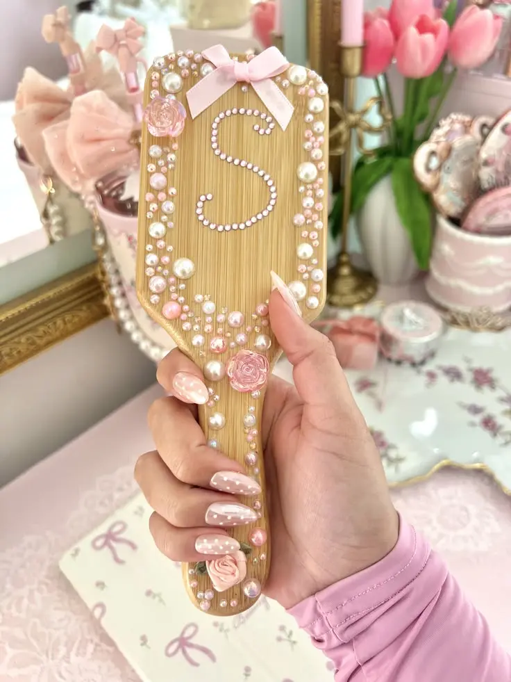 DIY Rhinestone Accessories That Make Your Bags, Belts and Shoes Look Runway-Ready (18)