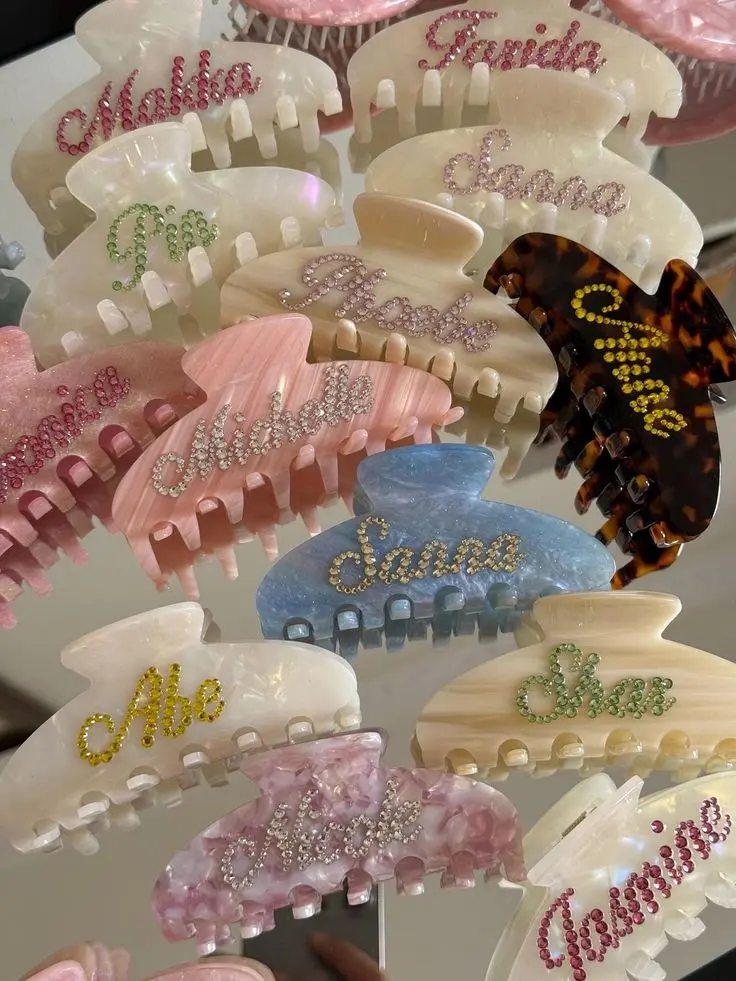 DIY Rhinestone Accessories That Make Your Bags, Belts and Shoes Look Runway-Ready (19)