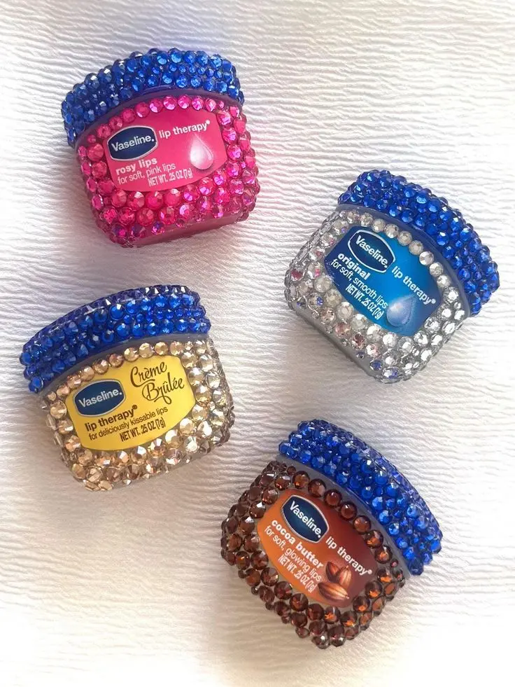DIY Rhinestone Accessories That Make Your Bags, Belts and Shoes Look Runway-Ready (7)