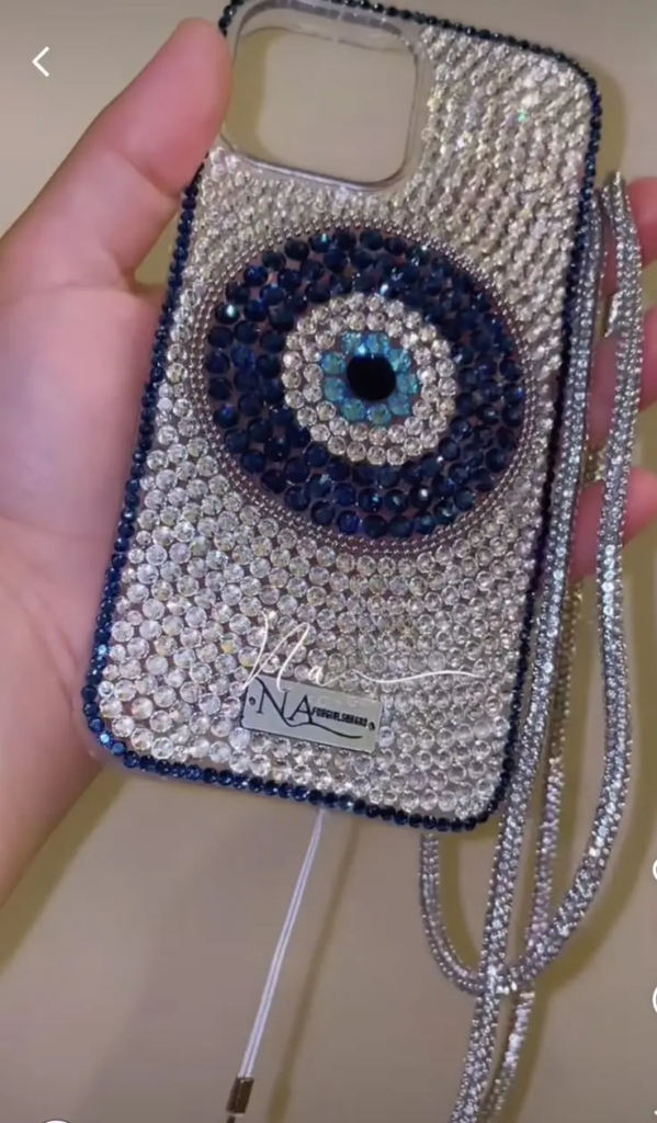 DIY Rhinestone Accessories That Make Your Bags, Belts and Shoes Look Runway-Ready (9)