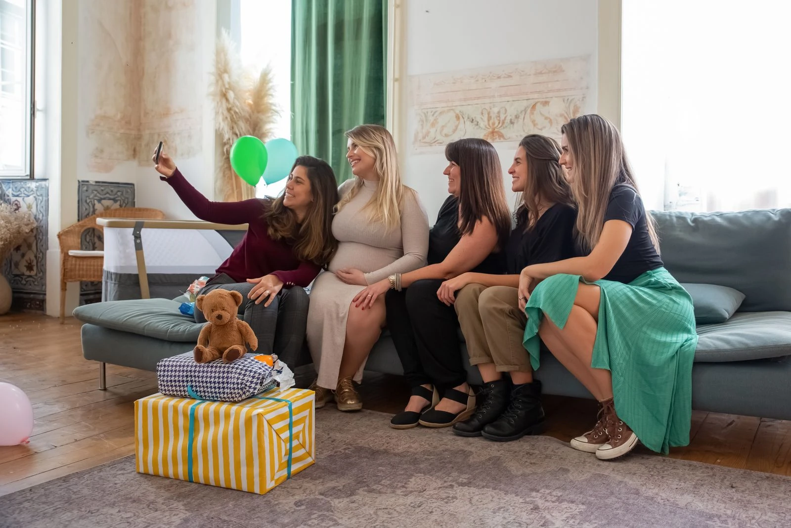18 Cozy Fall Baby Shower Games for an Autumn Celebration
