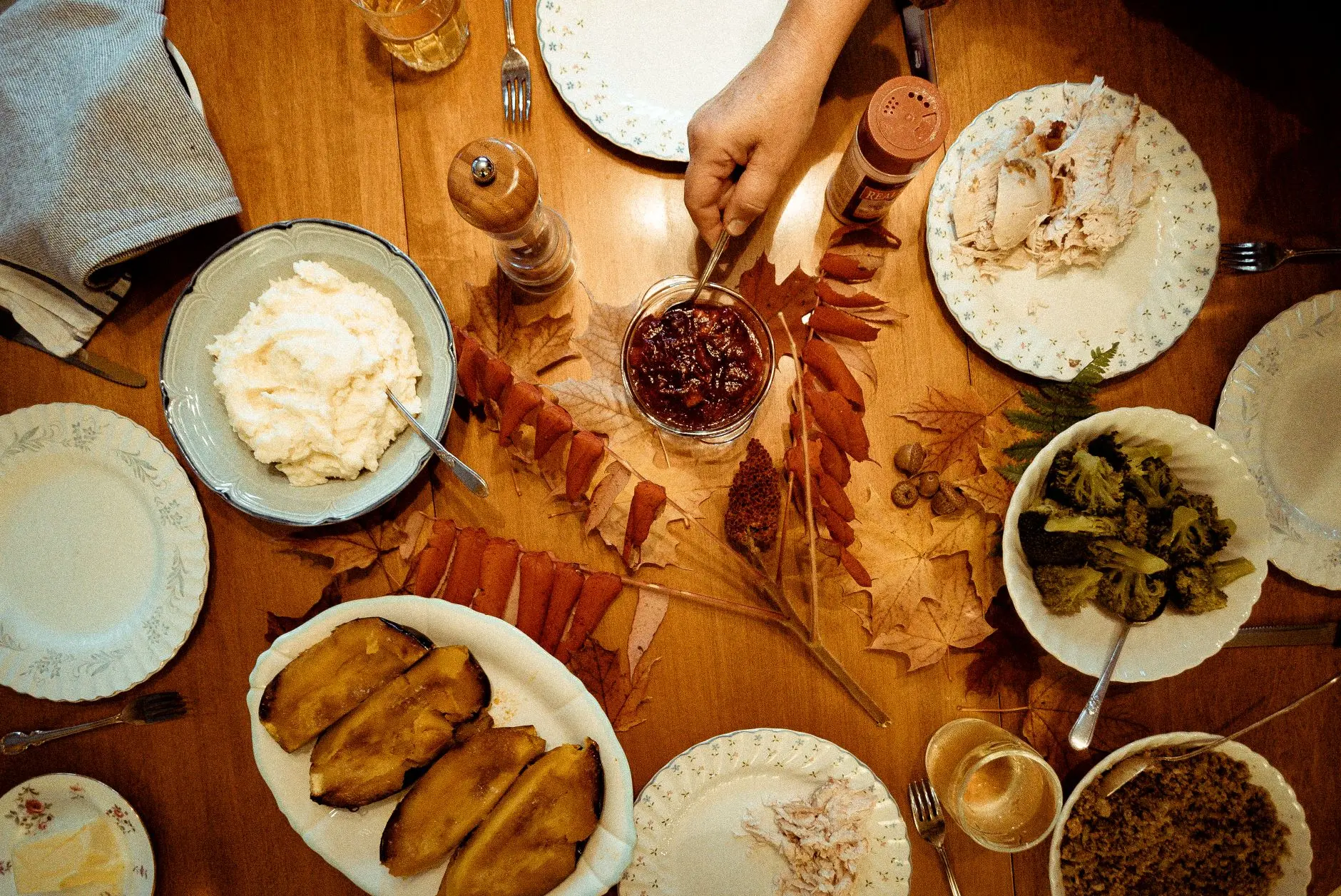 17 Friendsgiving Games for Adults That'll Keep Everyone Laughing