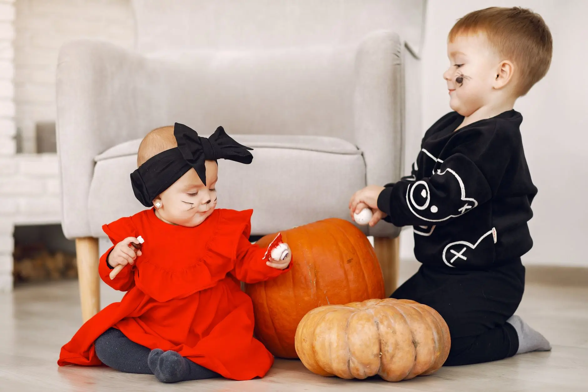 13 Halloween Baby Shower Games That Are Actually Fun