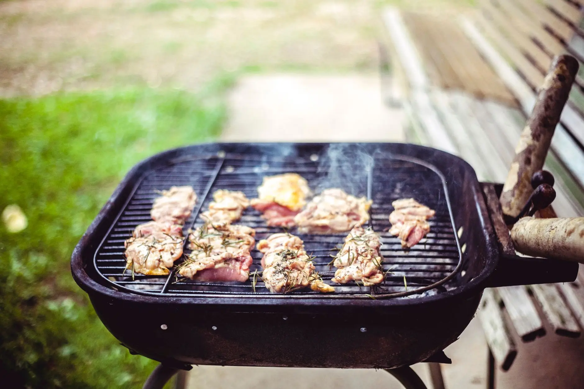 20 Backyard BBQ Games That Keep the Whole Yard Busy