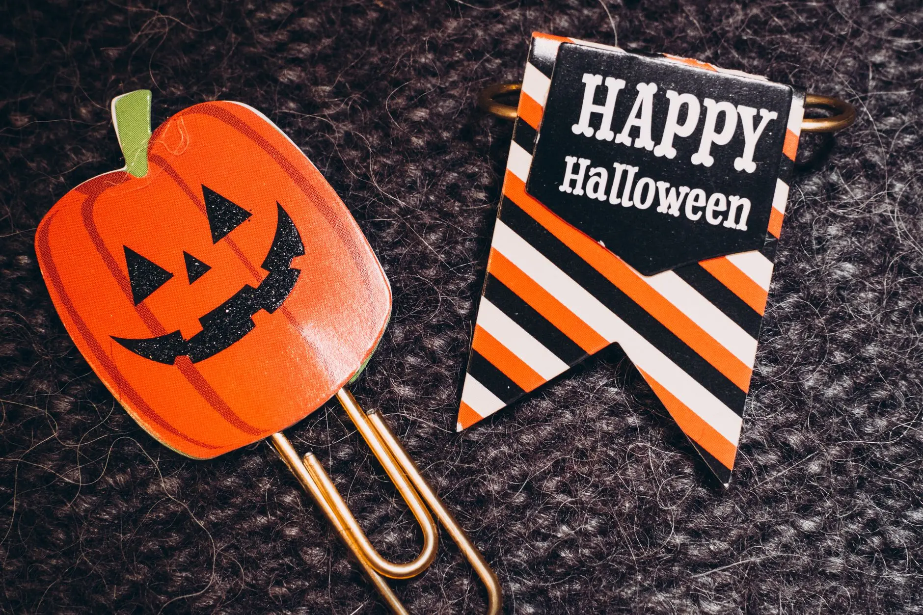 18 Halloween STEM Activities With Free Printables That Use Kitchen Things