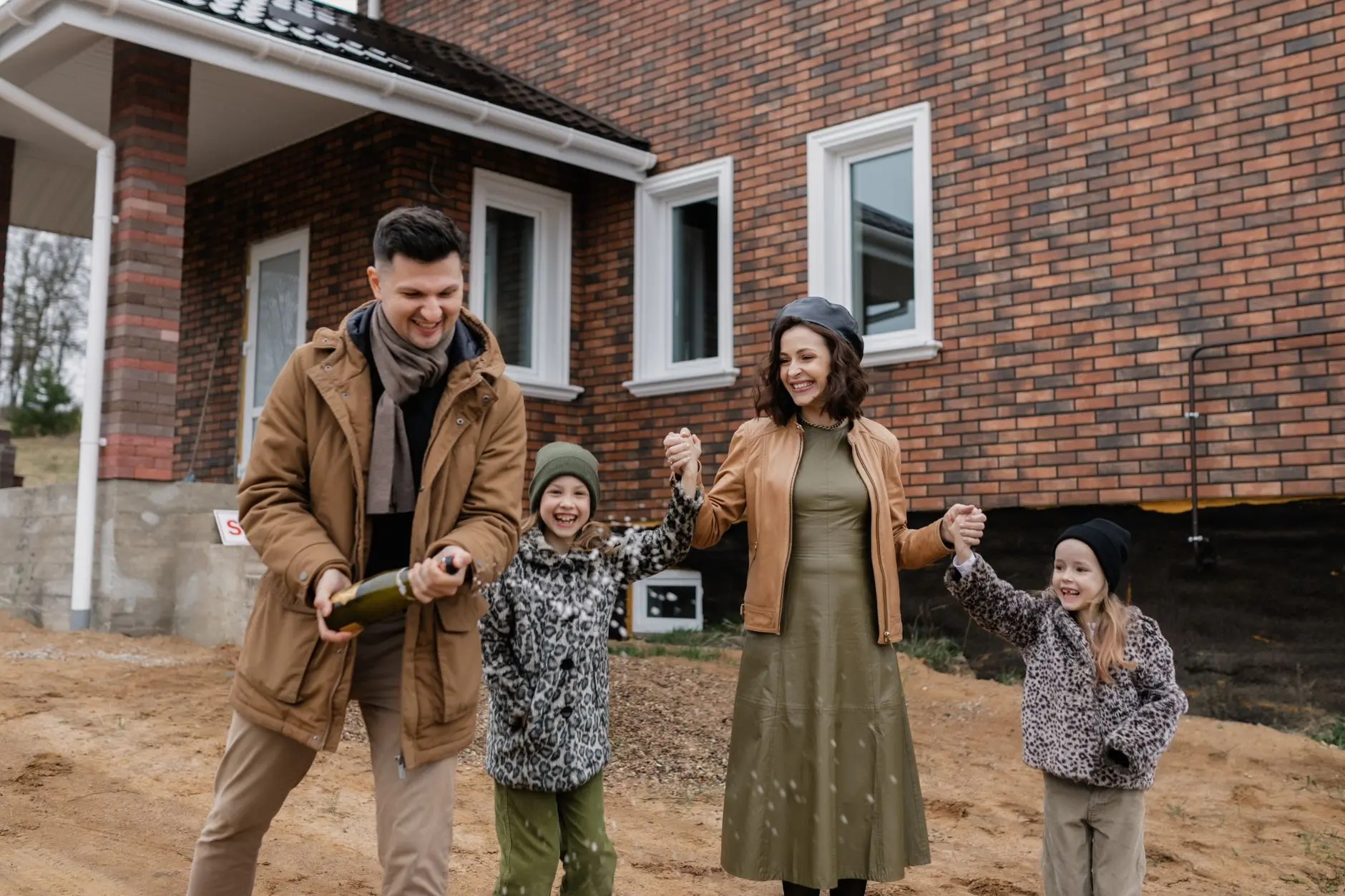 20 Housewarming Party Games to Break the Ice With New Neighbours