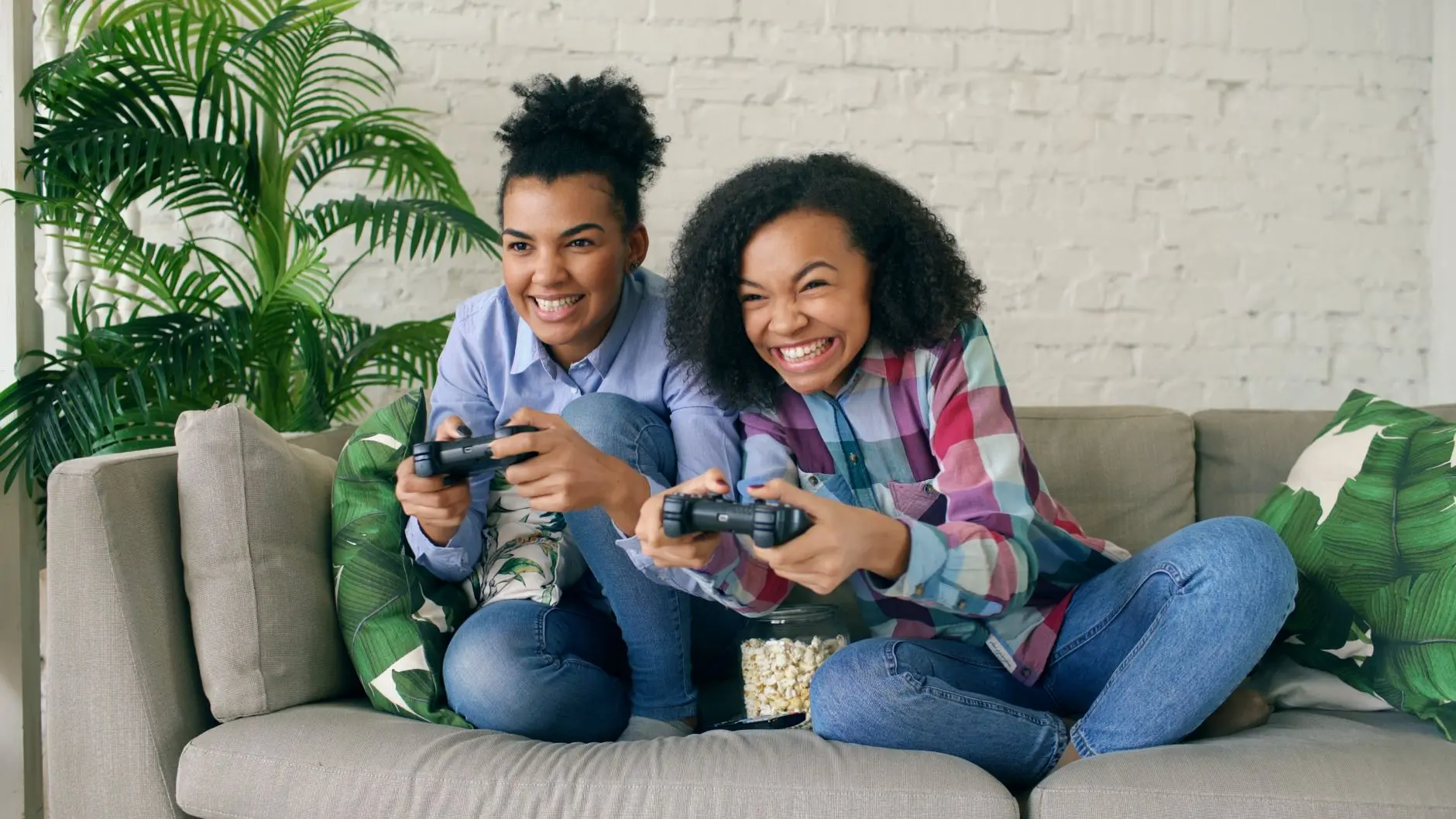 20 Icebreaker Games for Youth Group That Land with Teens