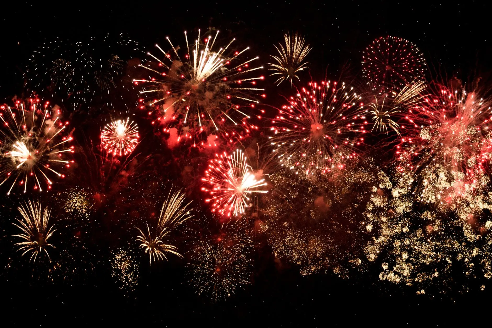 15 New Year Games With Free Printables for a Room That Peaks at Ten