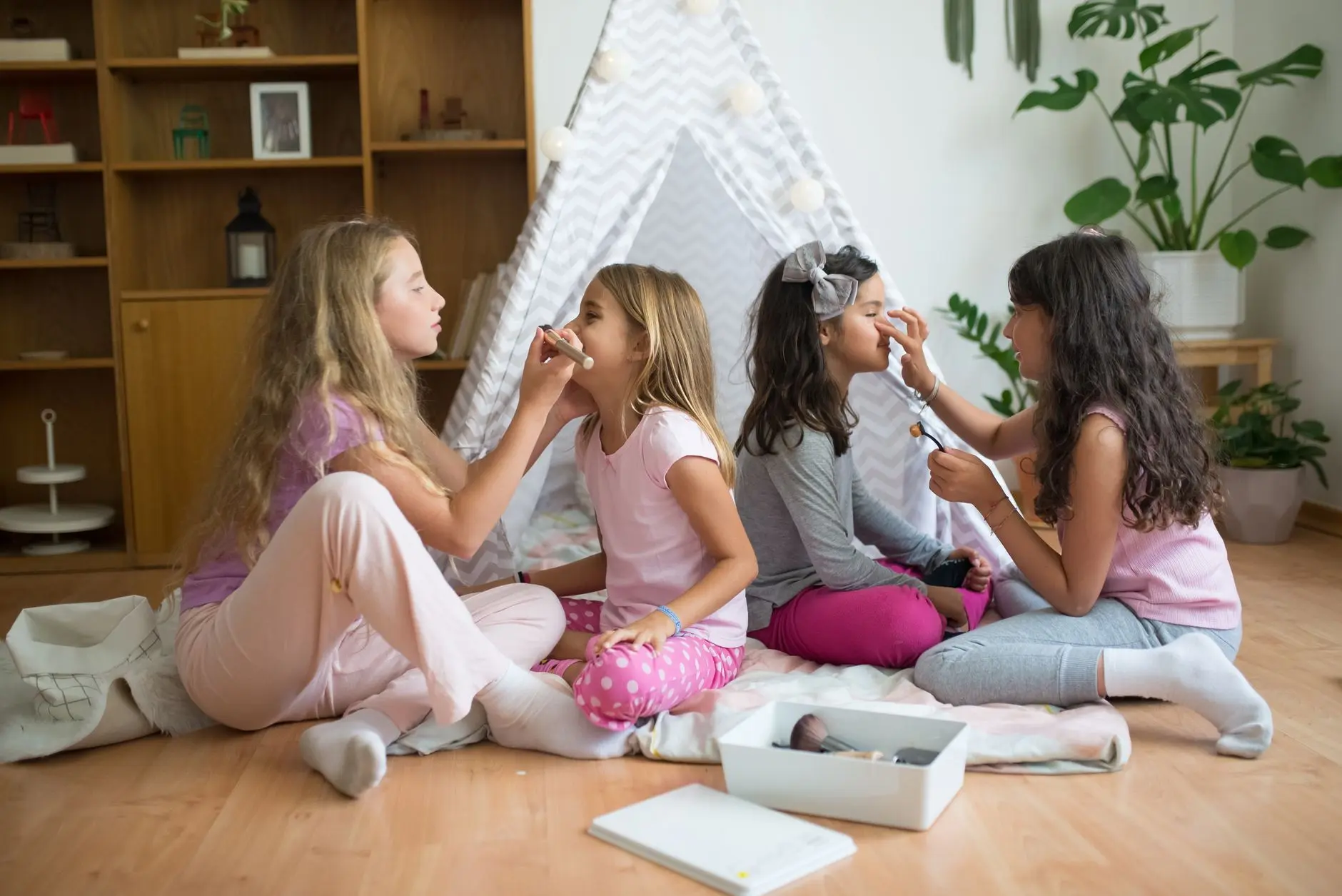 20 Slumber Party Games for Teens That Last Until 2am