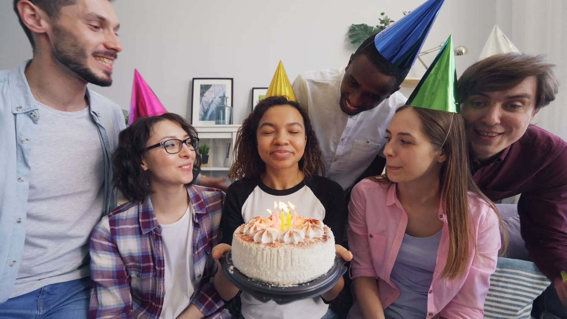 14 17th Birthday Ideas for an Evening at Home With Friends