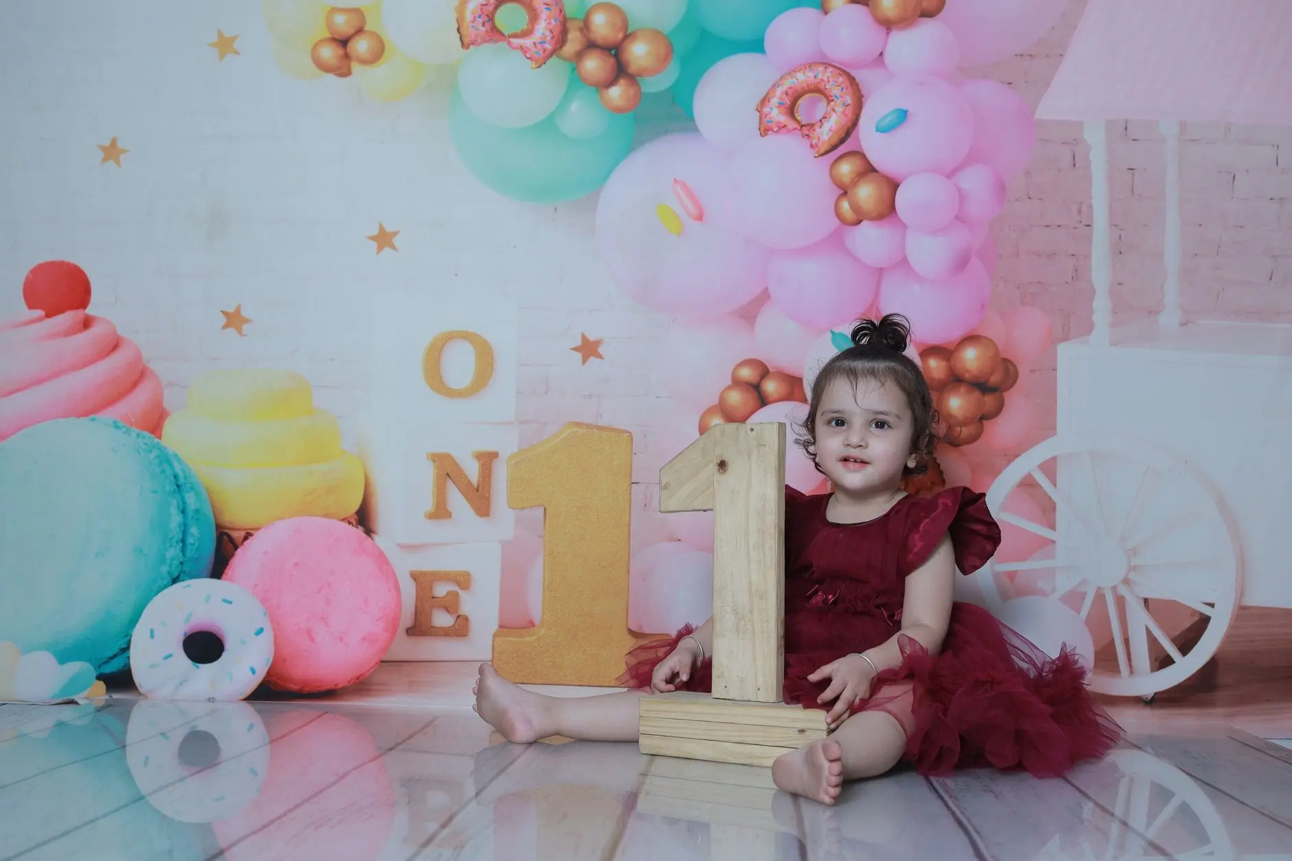 13 Baby First Birthday Ideas for Grandparents, Two Friends and One Table
