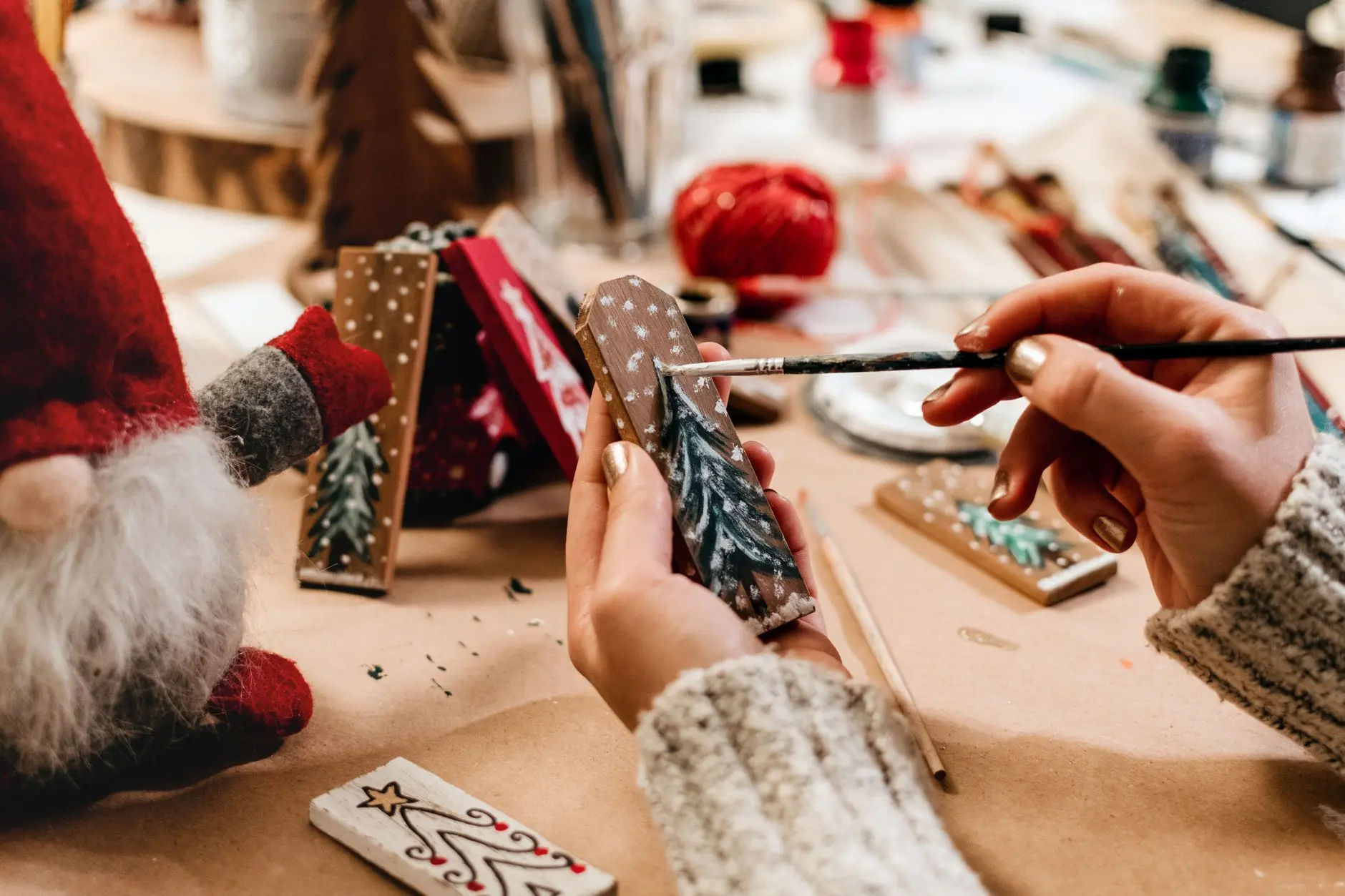 27 Christmas Crafts That Get a Second Look Before Anyone Asks What They Are