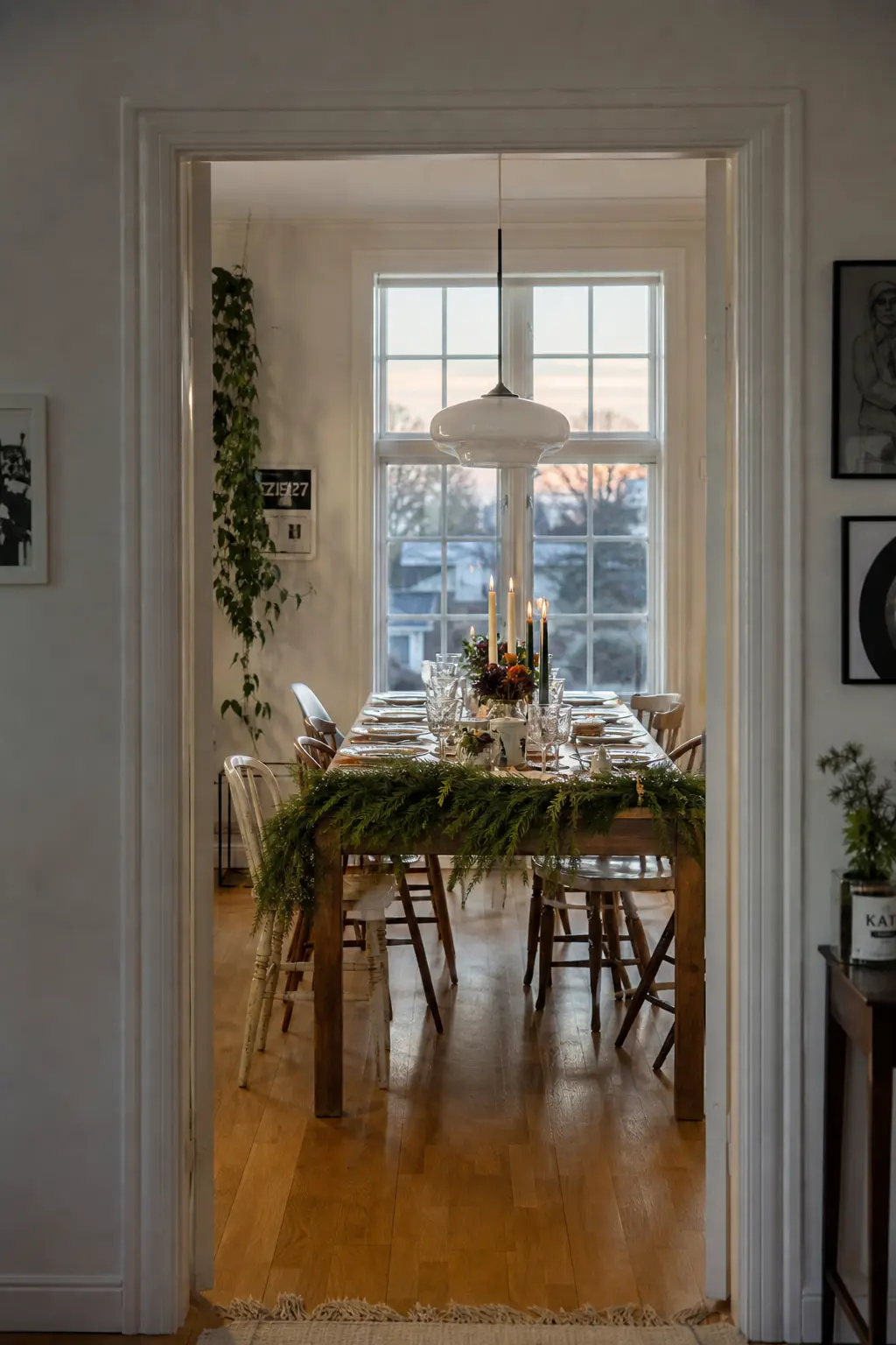 A Low Garland Pinned to the Table Edge