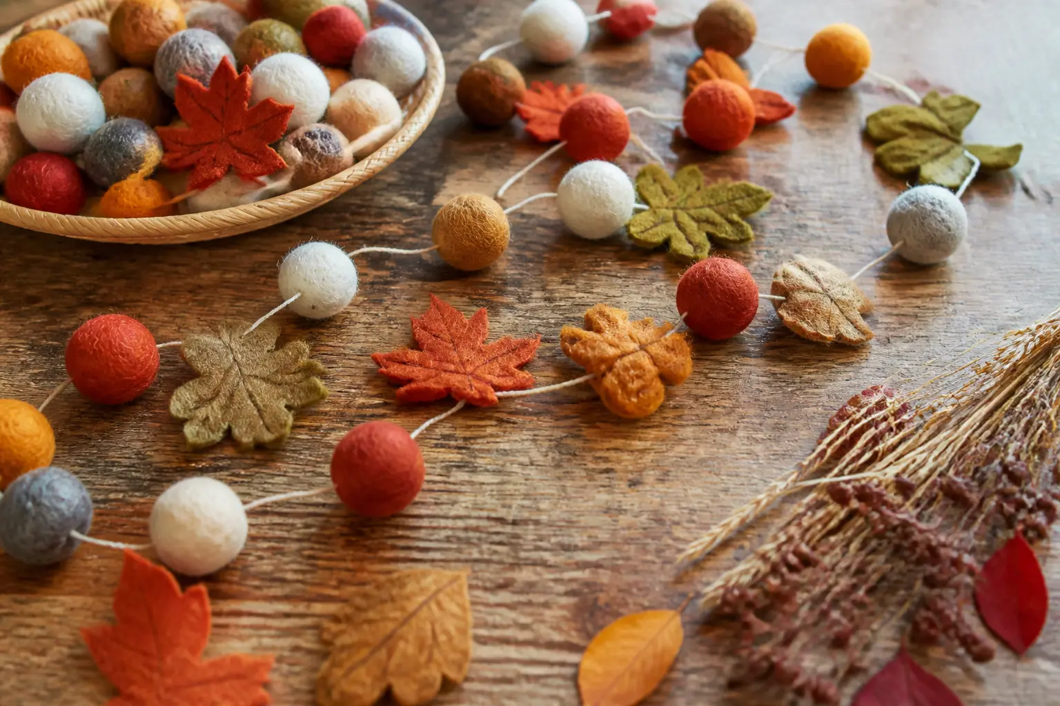 26 Fall Felt Garland Ideas That Go Up in October and Live in a Drawer After