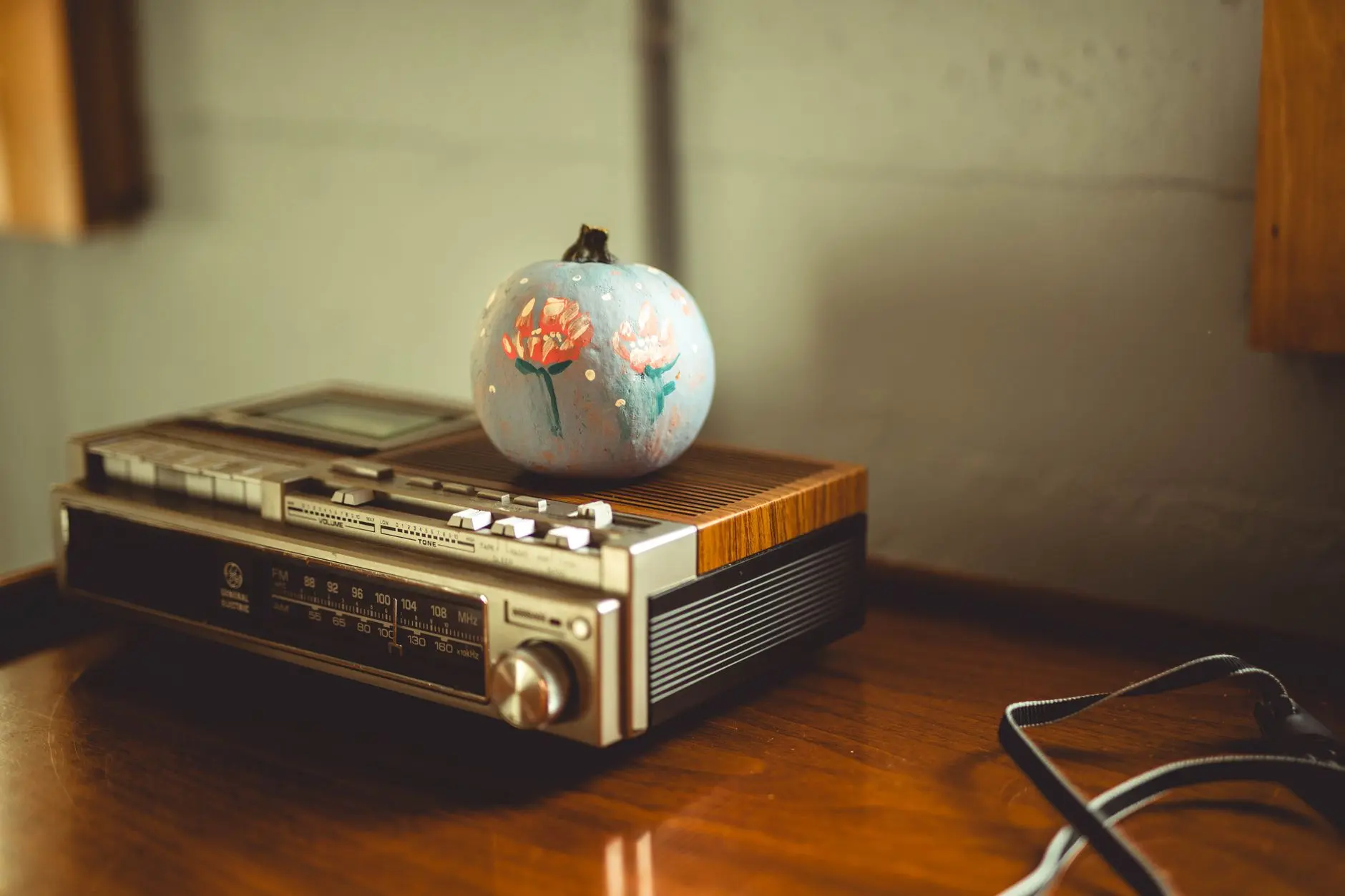 36 Floral Painted Pumpkin Ideas That Last the Whole of Autumn