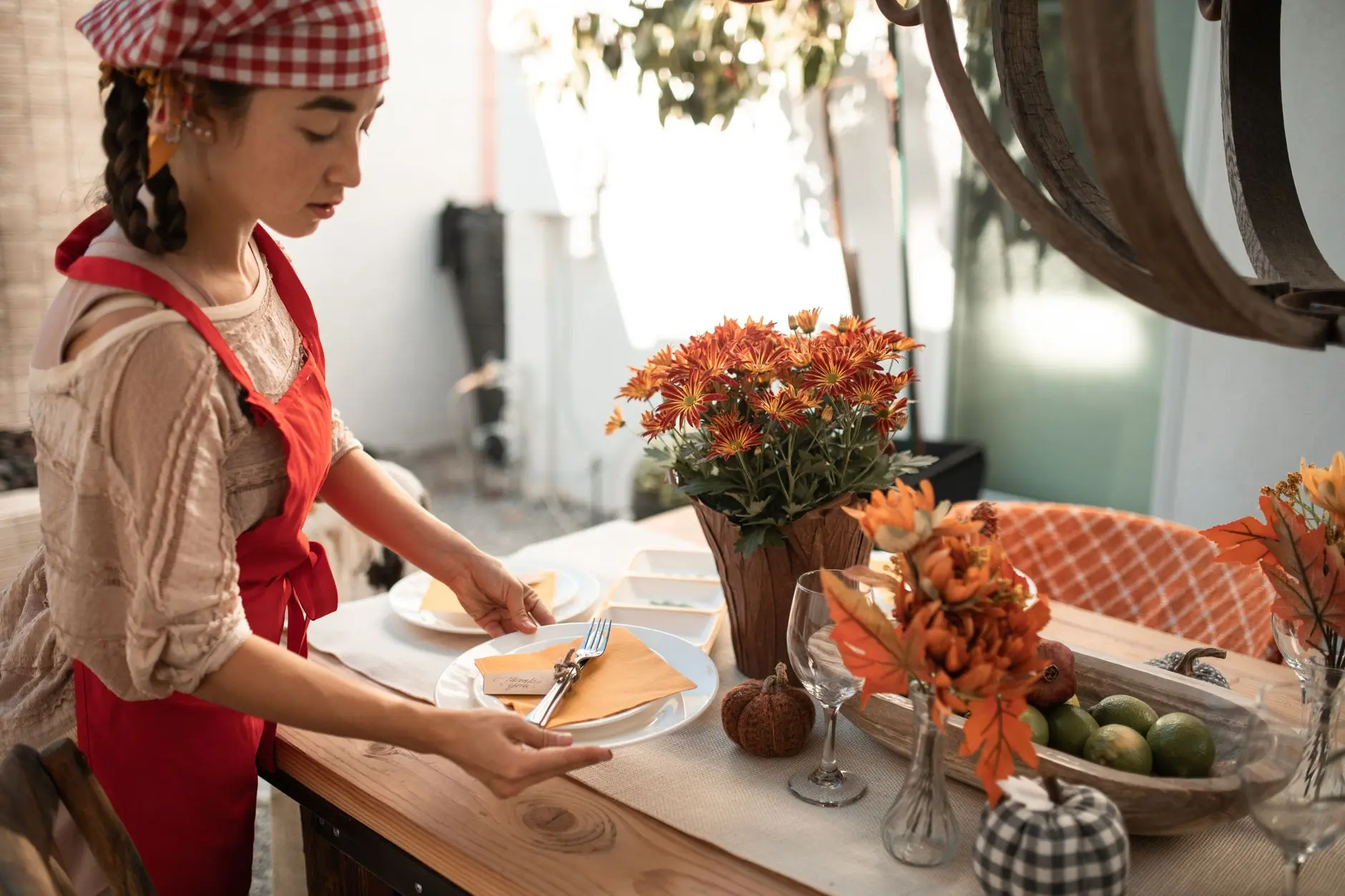 14 Friendsgiving Ideas for a Small Apartment and a Big Group