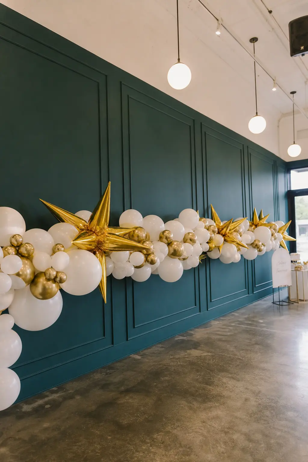 Garland in White and Gold