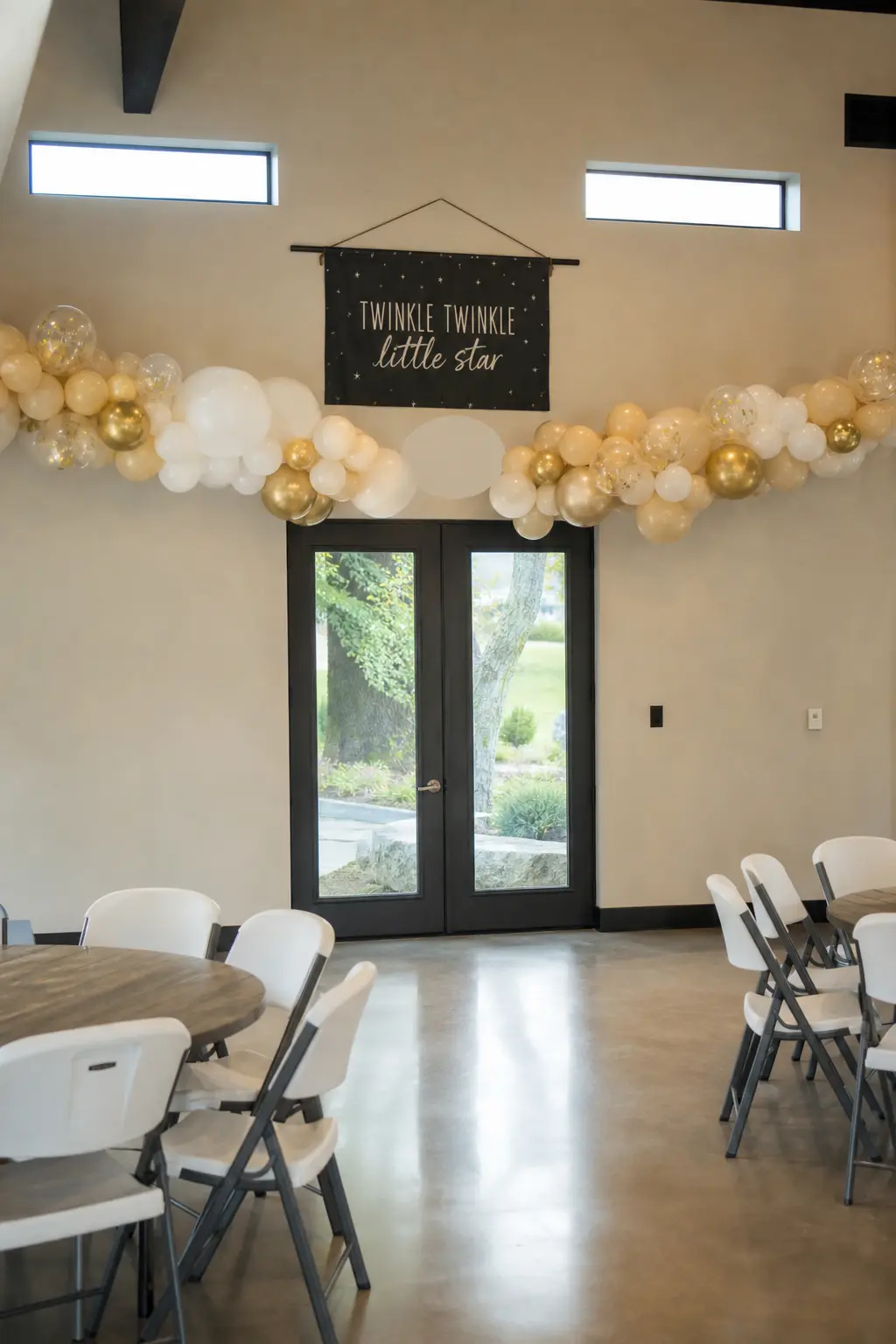Garland With One Gap for the Reveal Colour