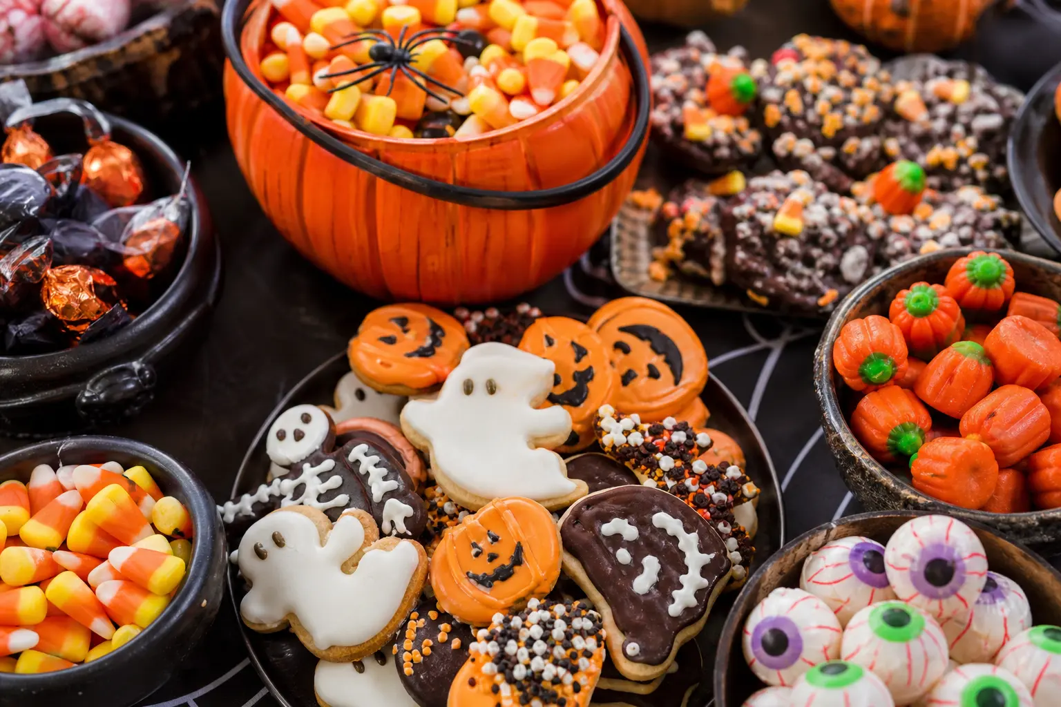 Halloween Treats: 9 Guides for Every Party Moment