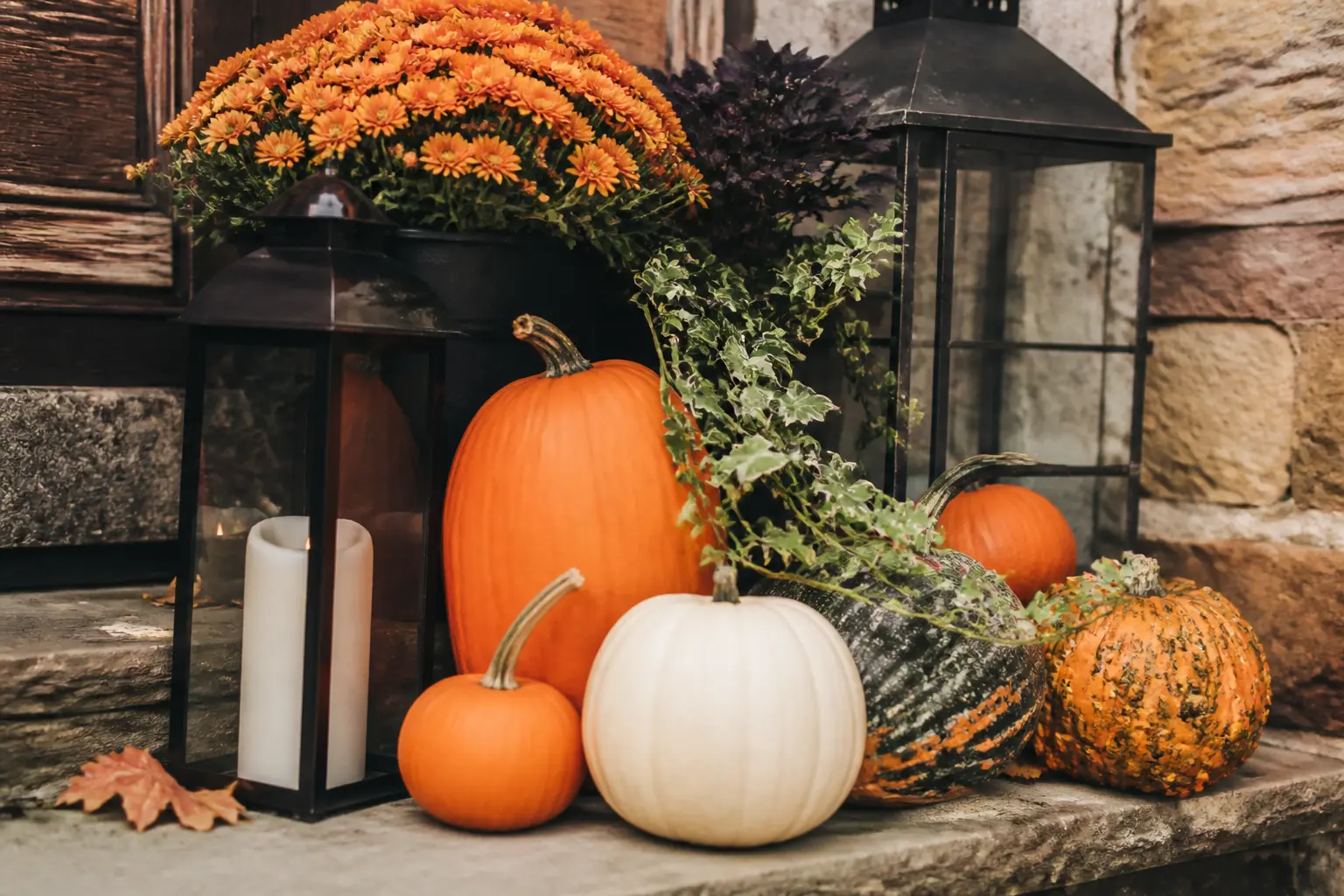 28 Outdoor Halloween Decor Ideas That Survive a Rainy October