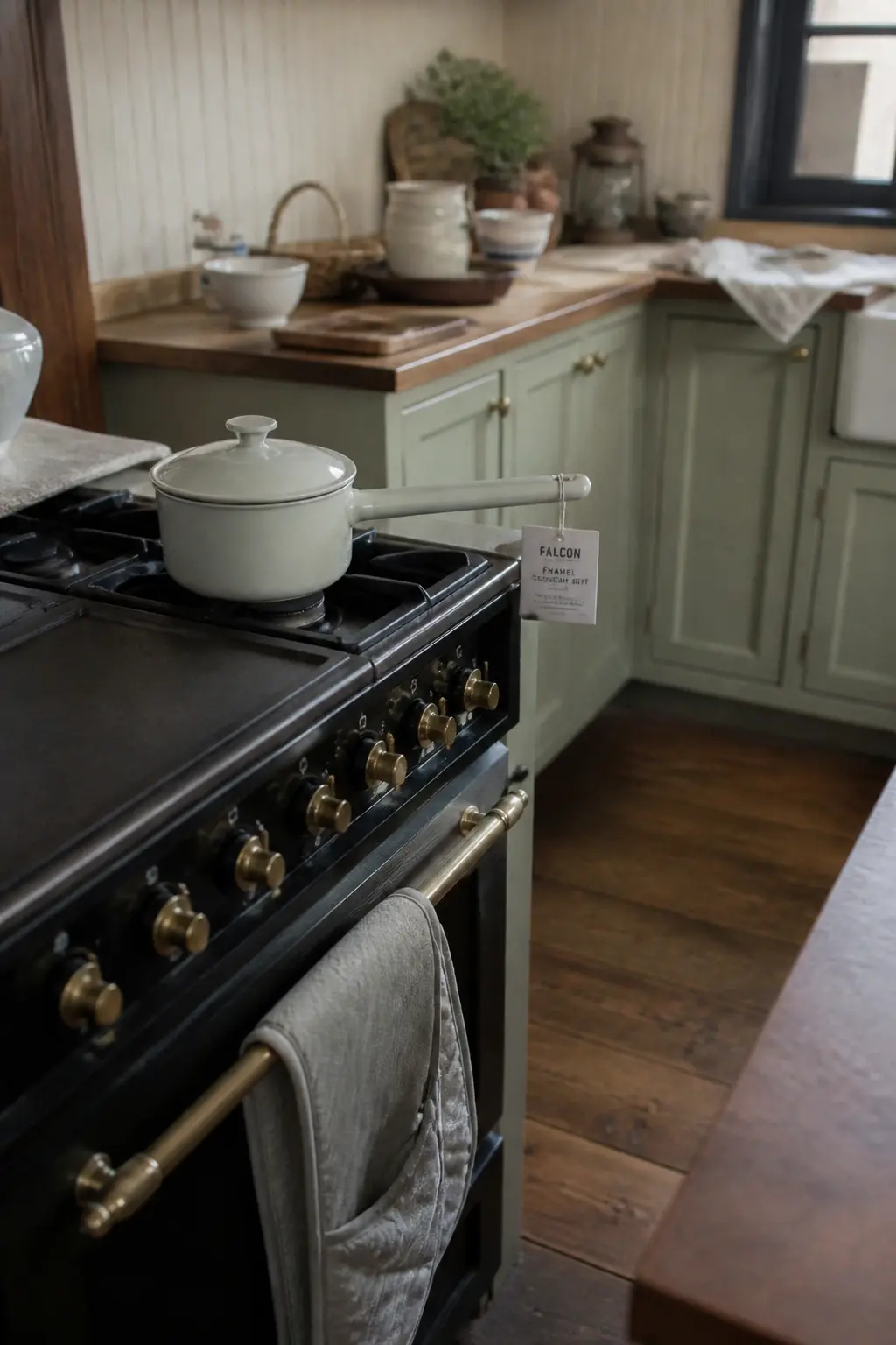 The Enamel Saucepan Kit
