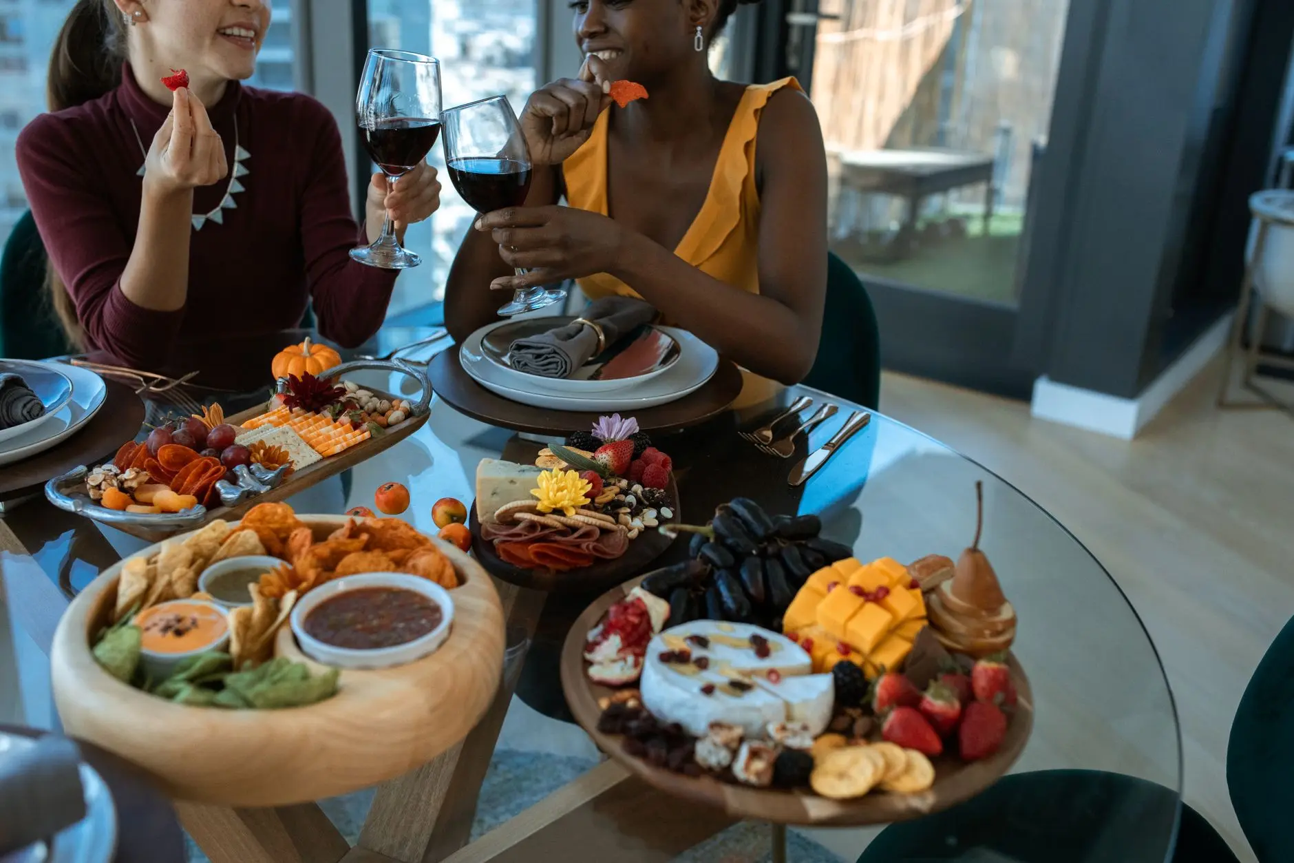 19 Thanksgiving Charcuterie Board Ideas Guests Build Themselves