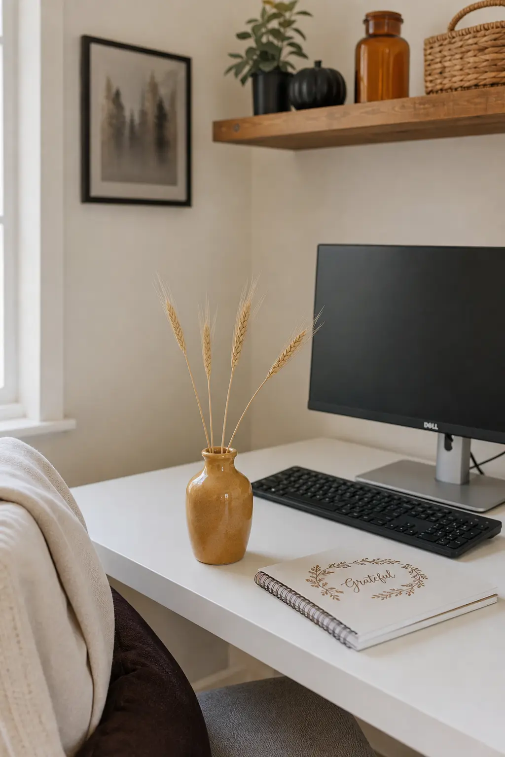 Home Office: A Small Vase in Eyeline