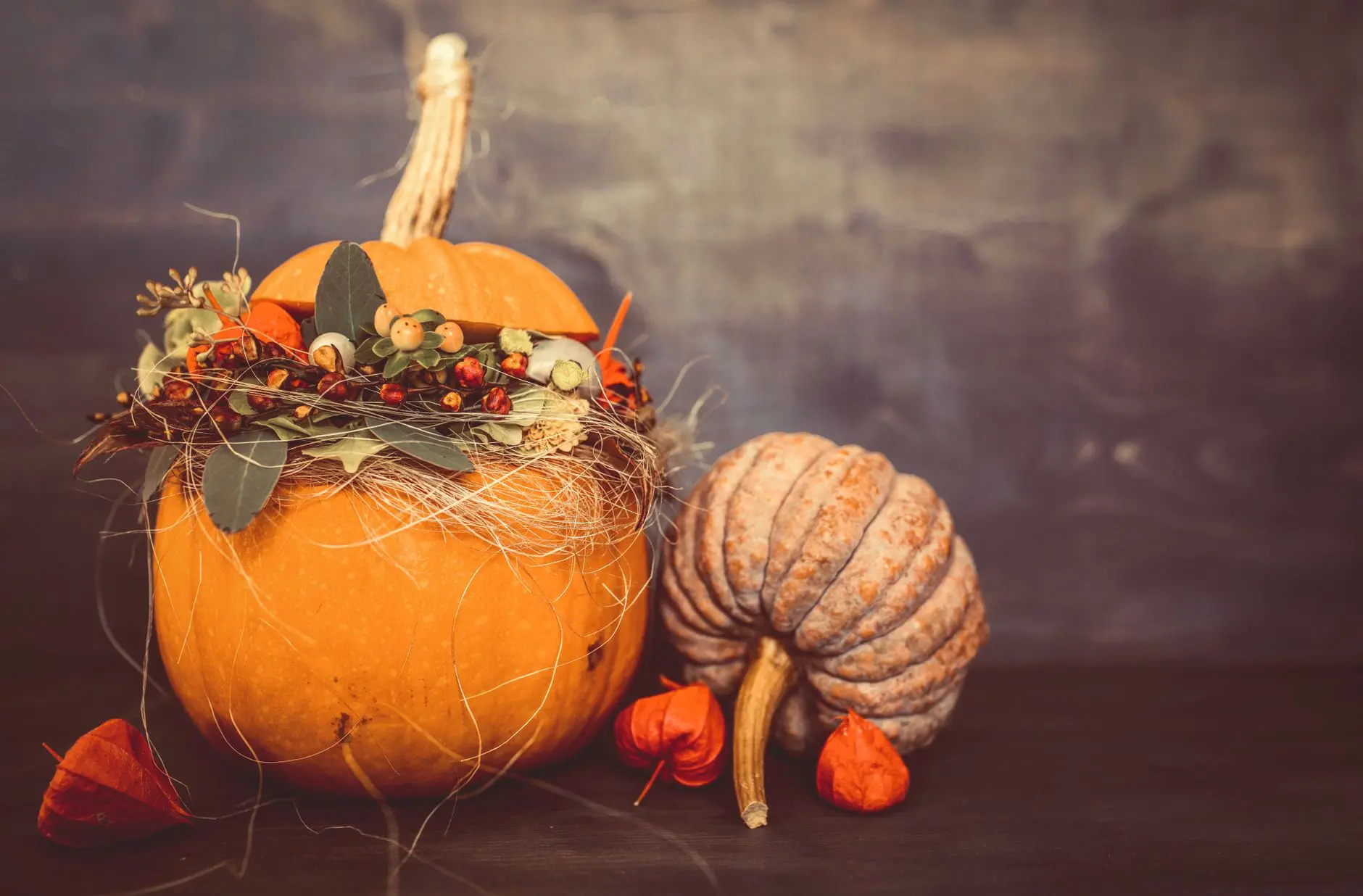 12 Thanksgiving Decorating Themes That Look Expensive and Are Not