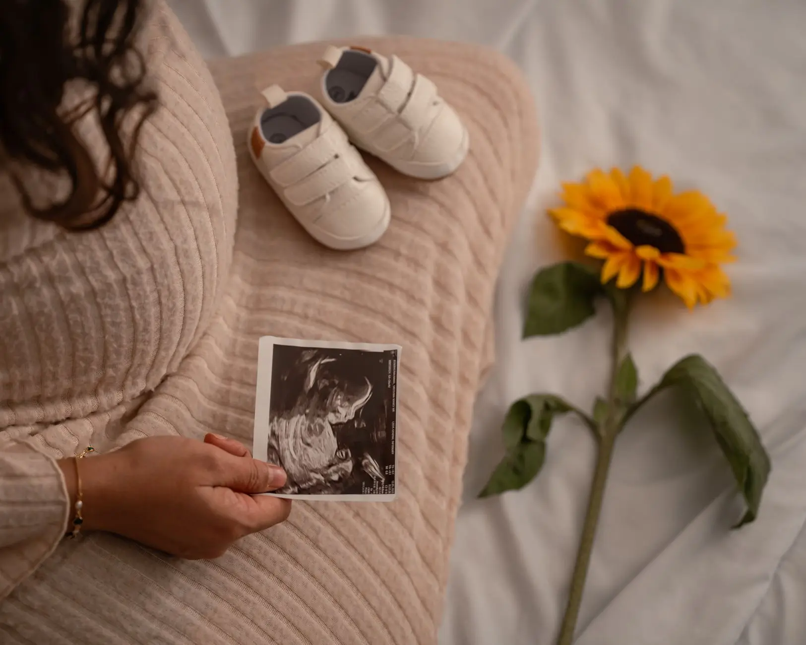 18 Thanksgiving Pregnancy Announcement Ideas for the Whole Table at Once