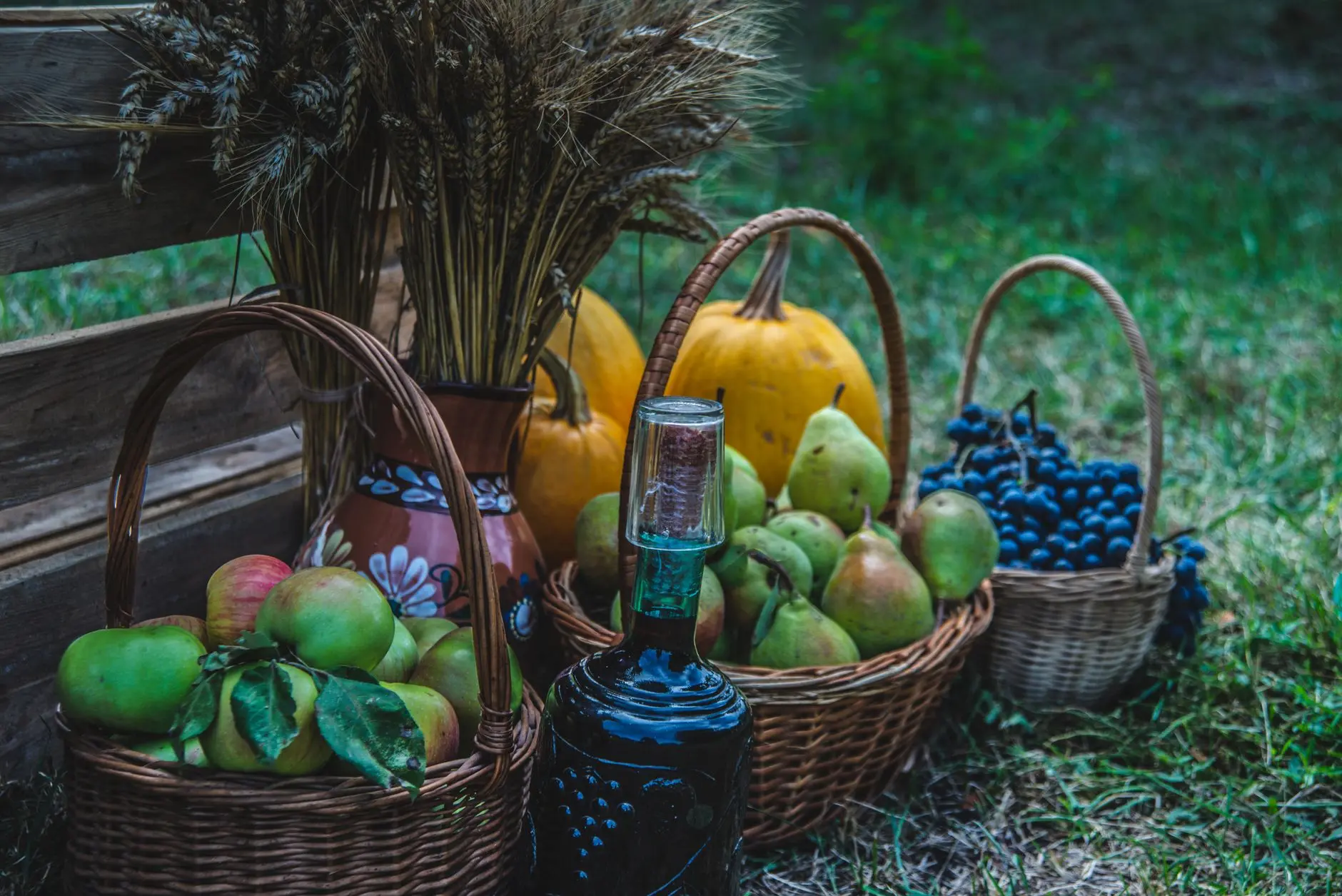 14 Thanksgiving Sangria Recipes Built on Autumn Fruit