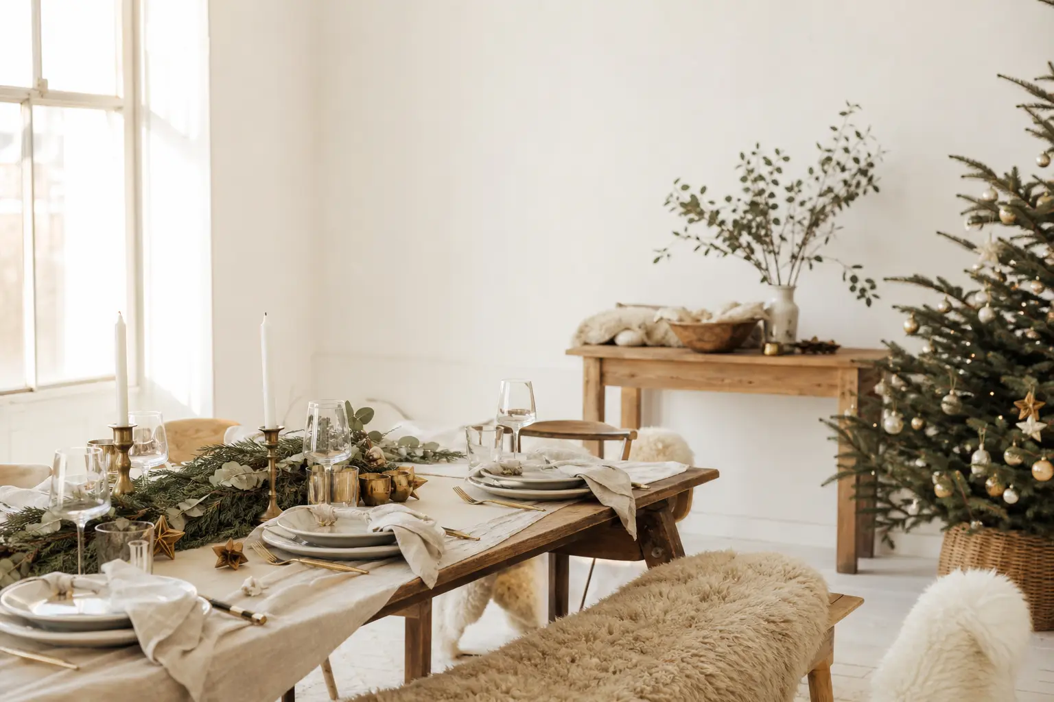 28 White Christmas Decor Schemes That Do Not Read as Cold