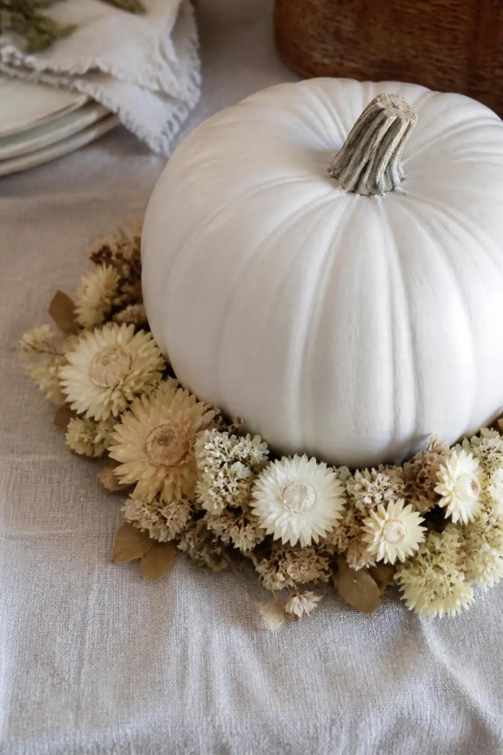 Ring of Dried Cream Flowers at the Base — A collar of dried cream flowers, such as statice, strawflowers and dried baby's breath, is glued around the very base