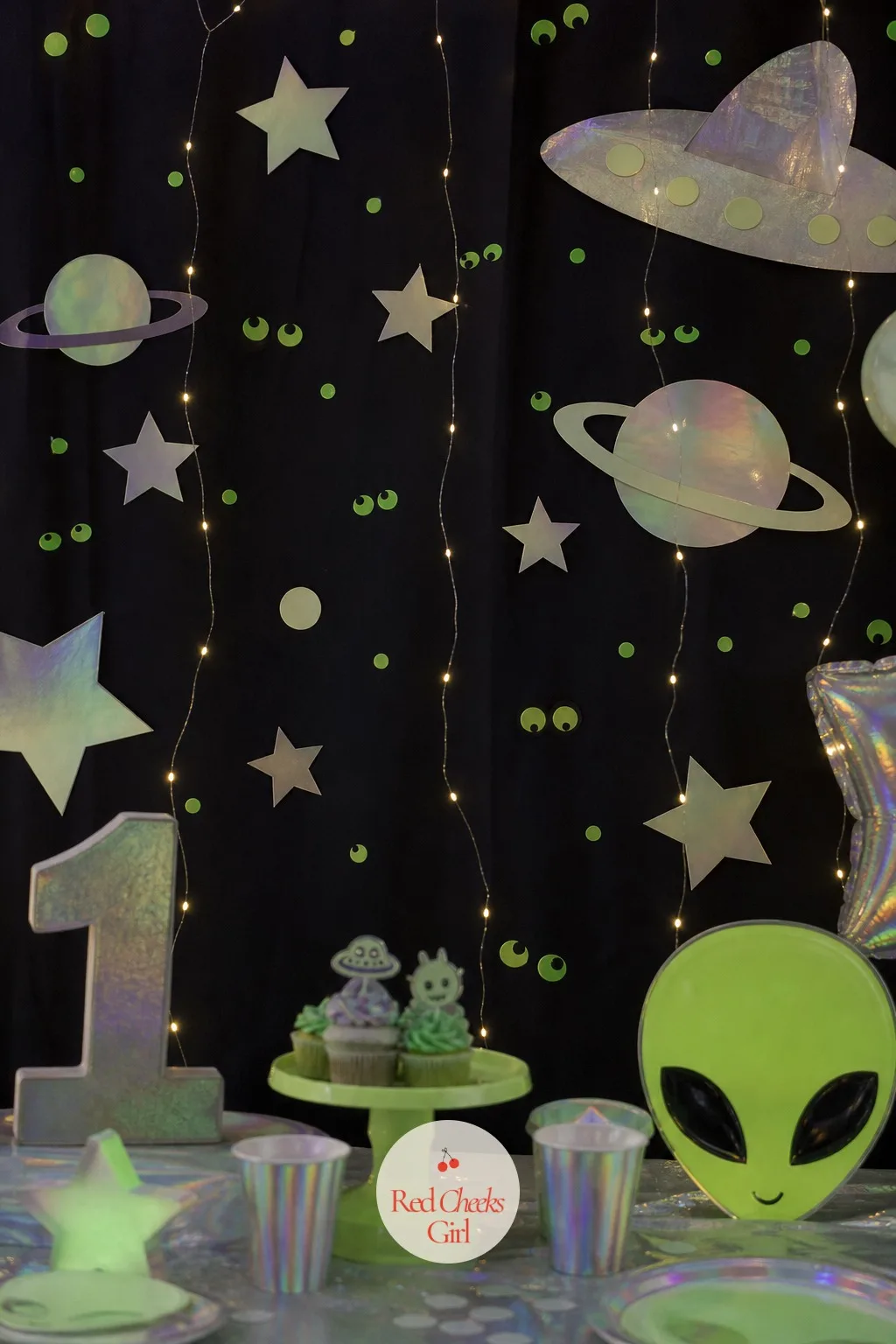 Glow-in-the-Dark Galaxy Wall — A party that only looks good once it is dark outside is a problem for a one o'clock birthday. Alien first birthday party