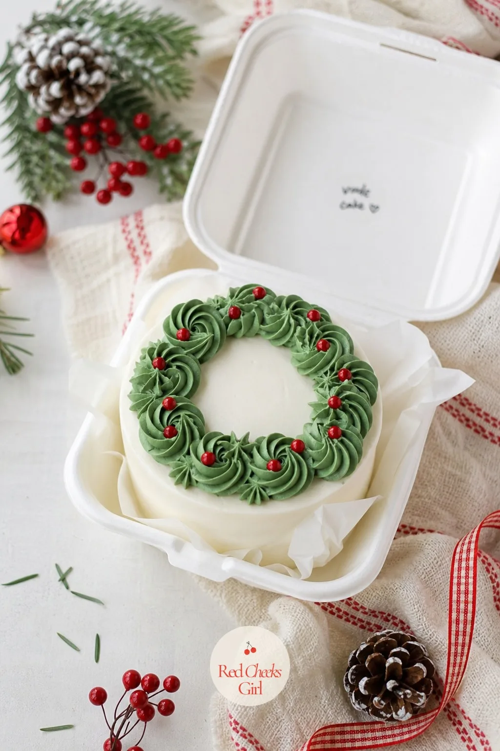 Wreath Piping Bento — A circle of tiny rosettes looks like far more work than it is. Christmas bento cake