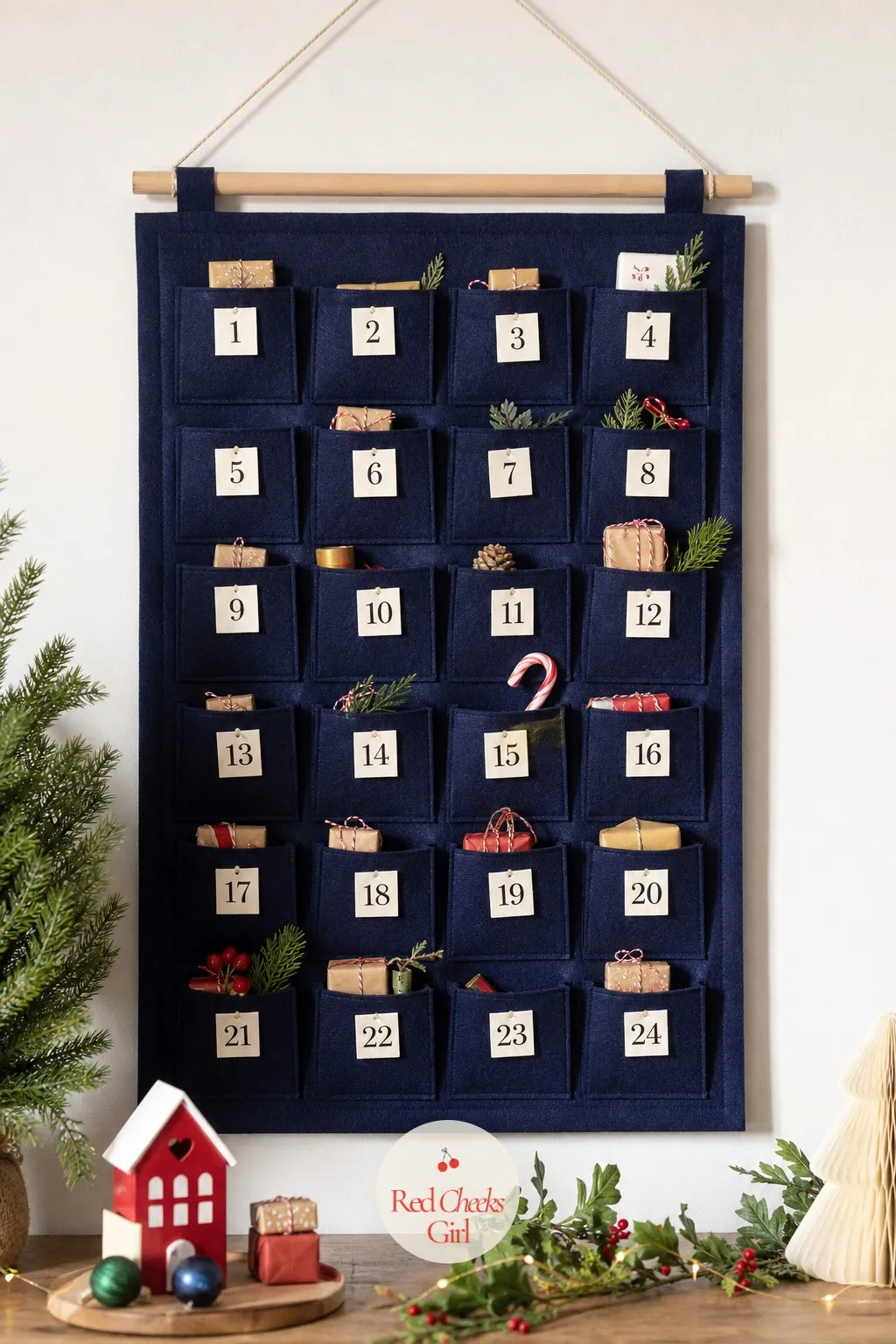 Pocket Felt Advent Calendar — A paper advent calendar gets thrown out every January. Christmas felt crafts