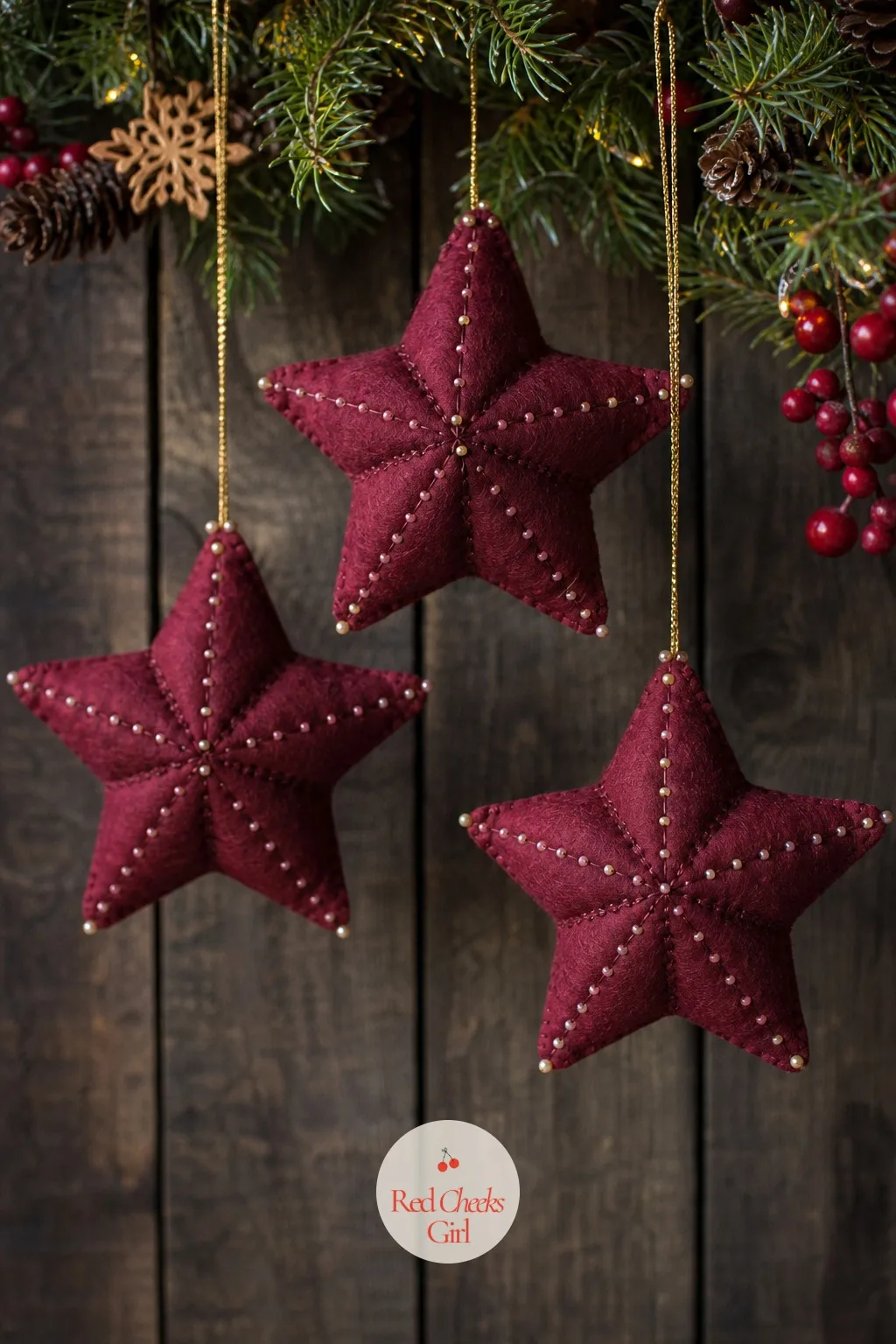 Quilted Felt Stars — A flat felt star looks like a cutout. Christmas felt crafts