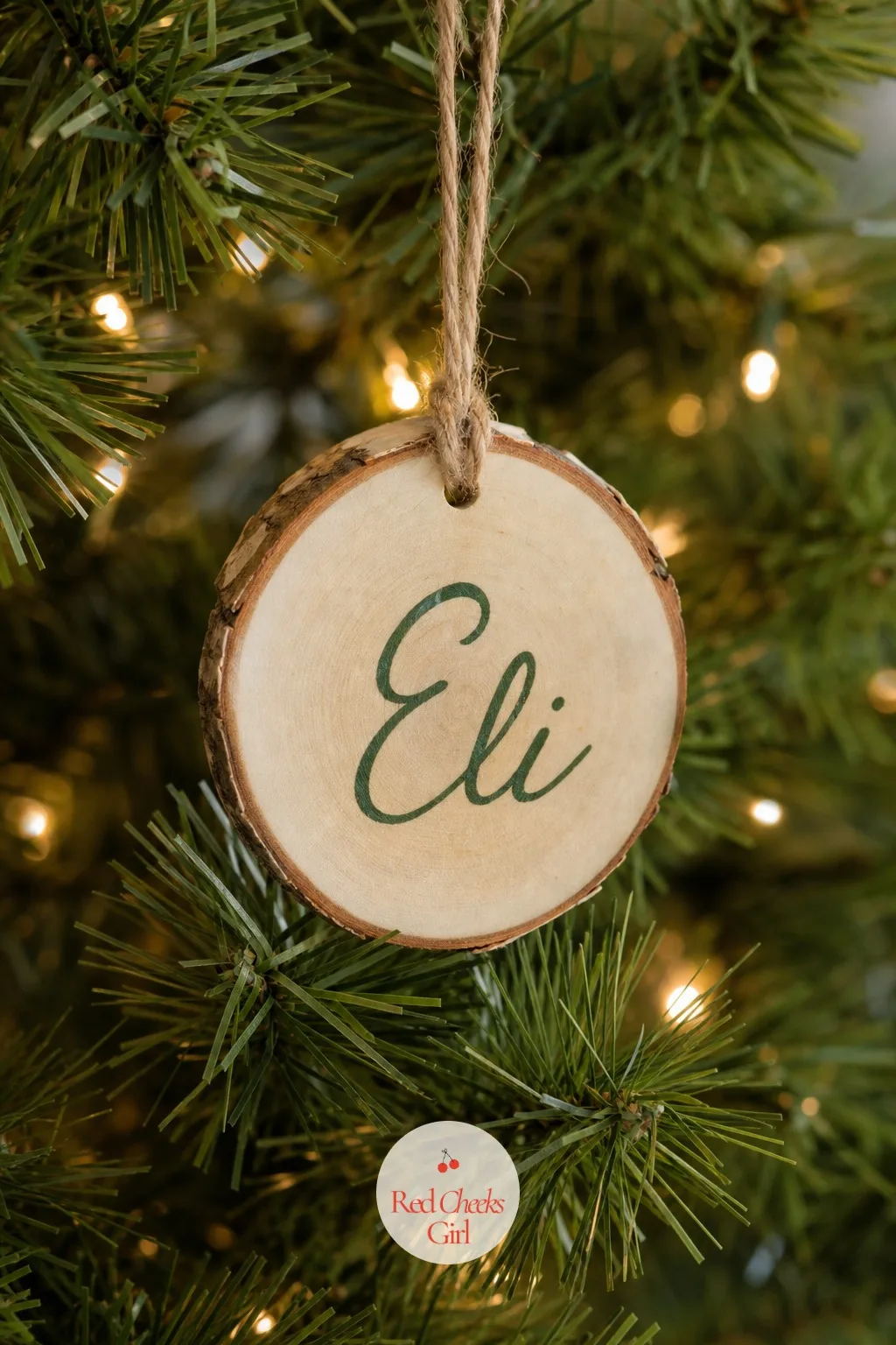 Birch Round Name Ornaments — Place cards get thrown out the day after. Christmas wood crafts