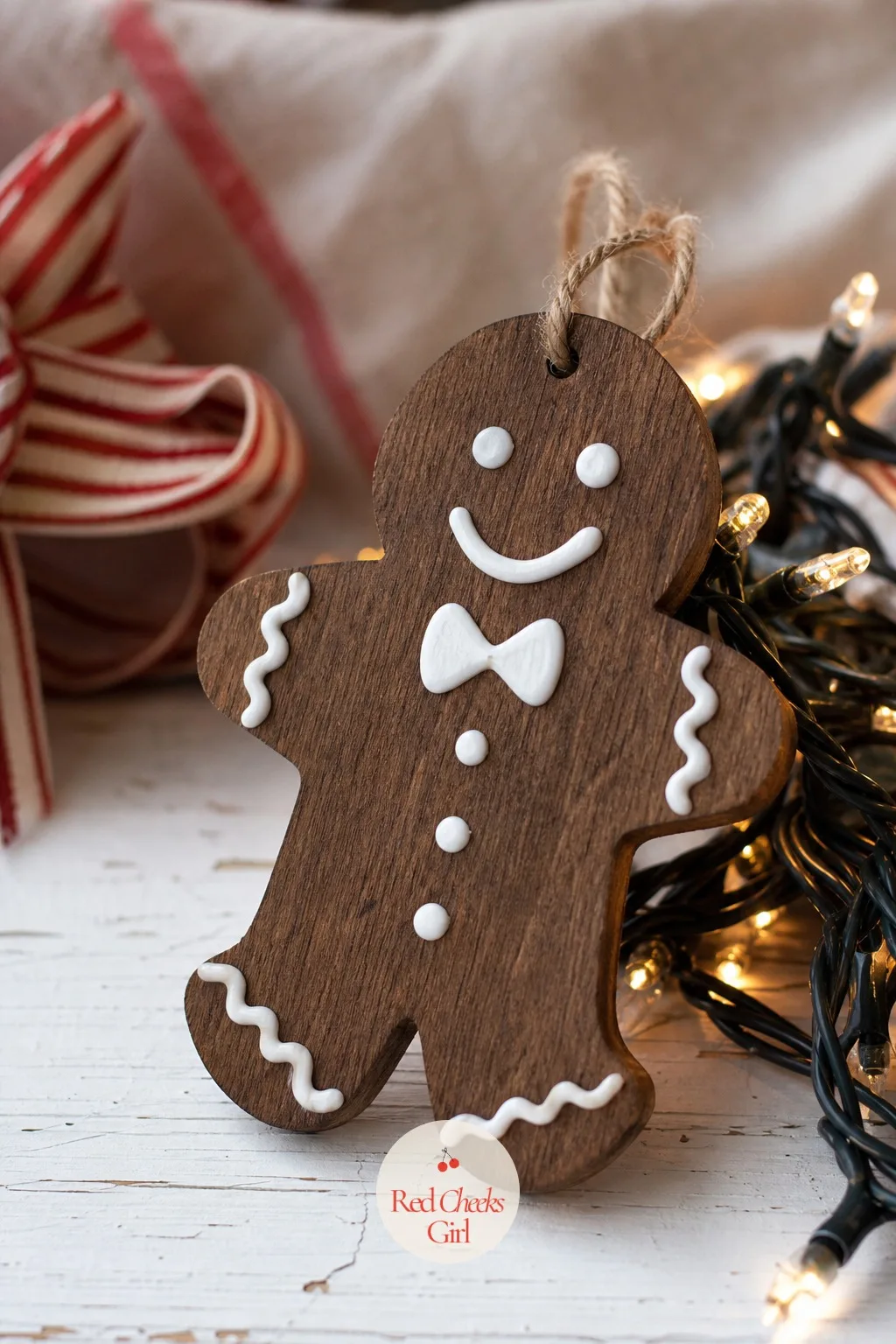 Scrap Wood Gingerbread Men Ornaments — Real gingerbread cracks and draws ants by February. Christmas wood crafts