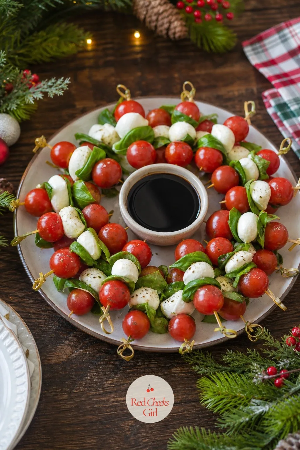 Caprese Wreath — A caprese salad sitting in its own juice on a flat plate is a sad thing by the second hour of a party. Christmas wreath charcuterie board