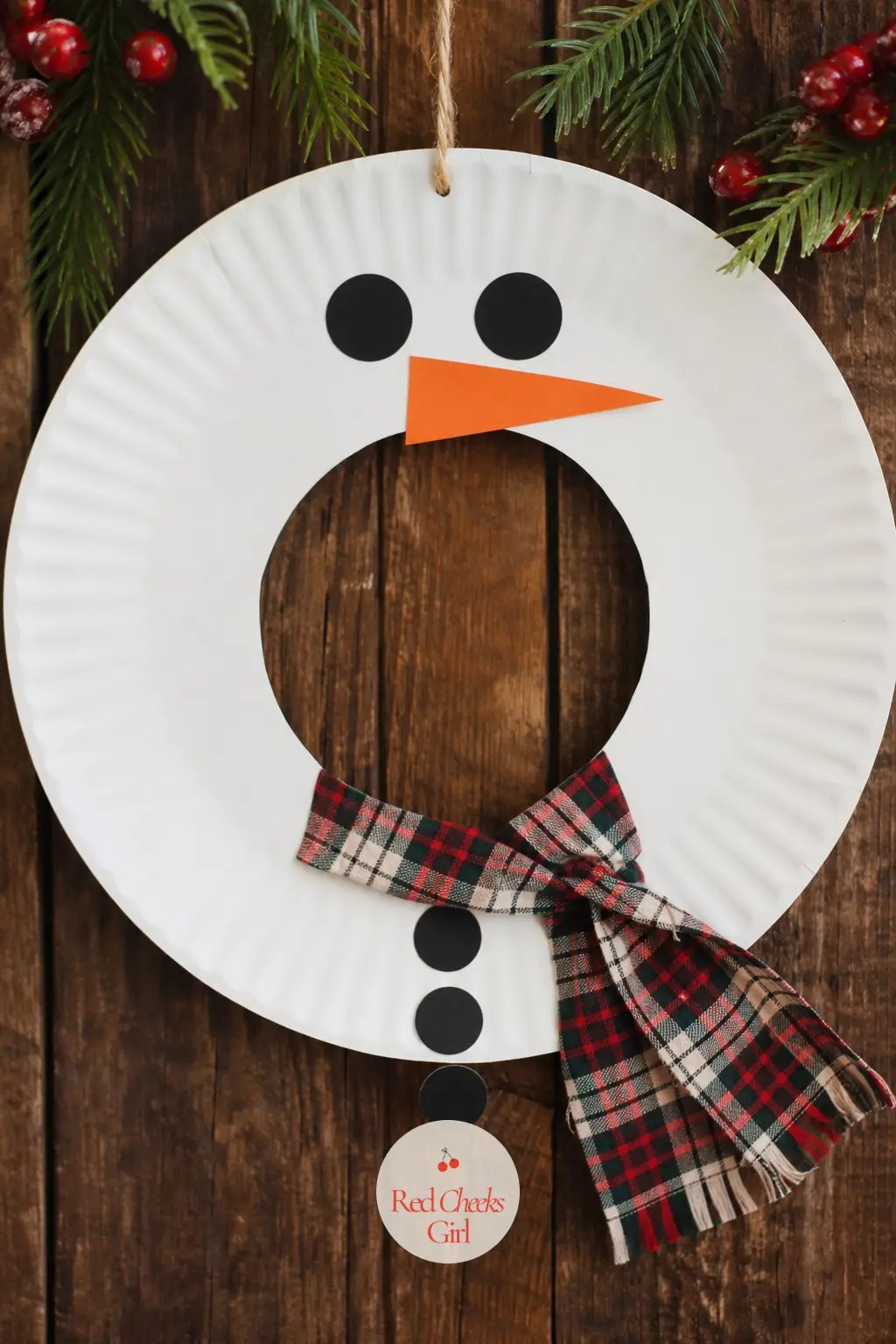 Snowman Paper Plate Wreath — Leave the paper plate ring white for this one. Christmas wreath crafts for kids