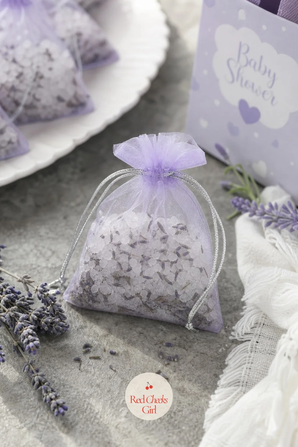Bath Salt Sachets — Something for a guest who says she never has time for herself, which at a baby shower is usually most of the room. Diy baby shower favors