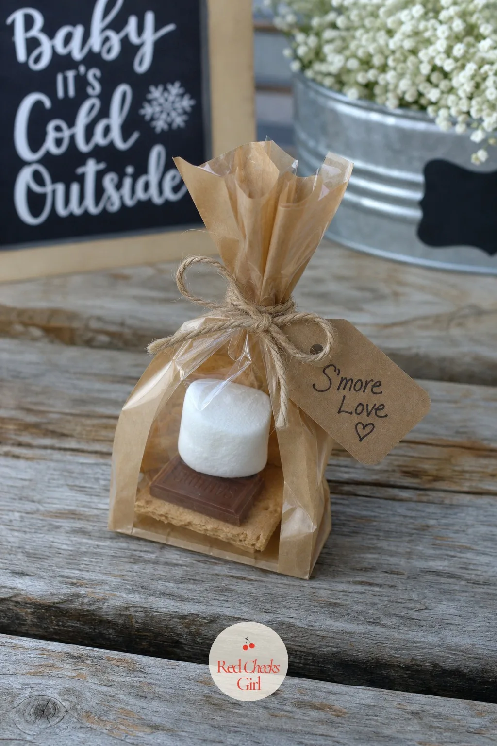 S'mores Kits — A rustic or summer shower with nowhere to actually build a fire still deserves something toasty to take home. Diy baby shower favors