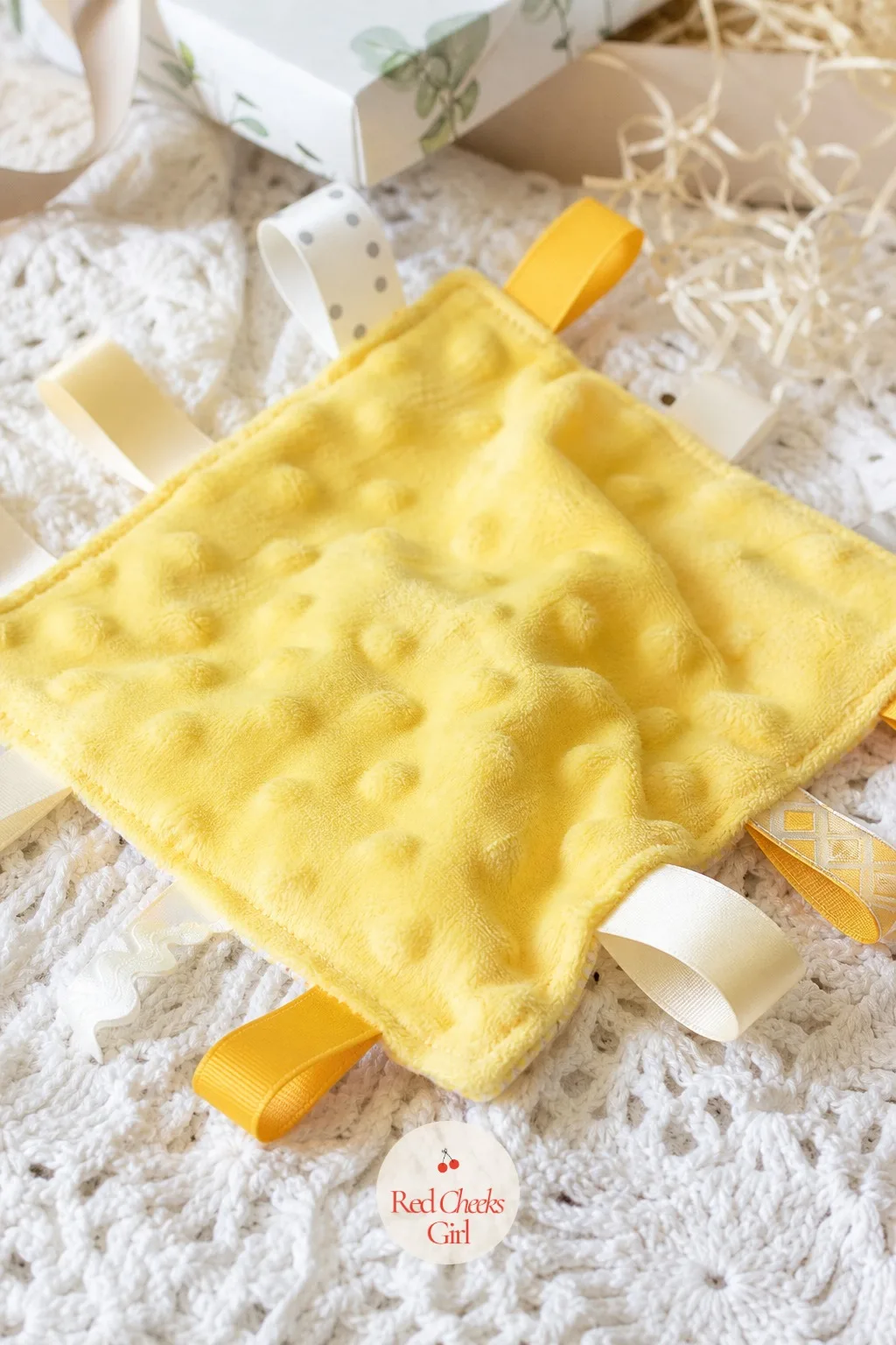 Cotton Security Lovey with Looped Tags — Some babies settle for nothing except something to grip and chew along one edge. Diy baby shower gifts