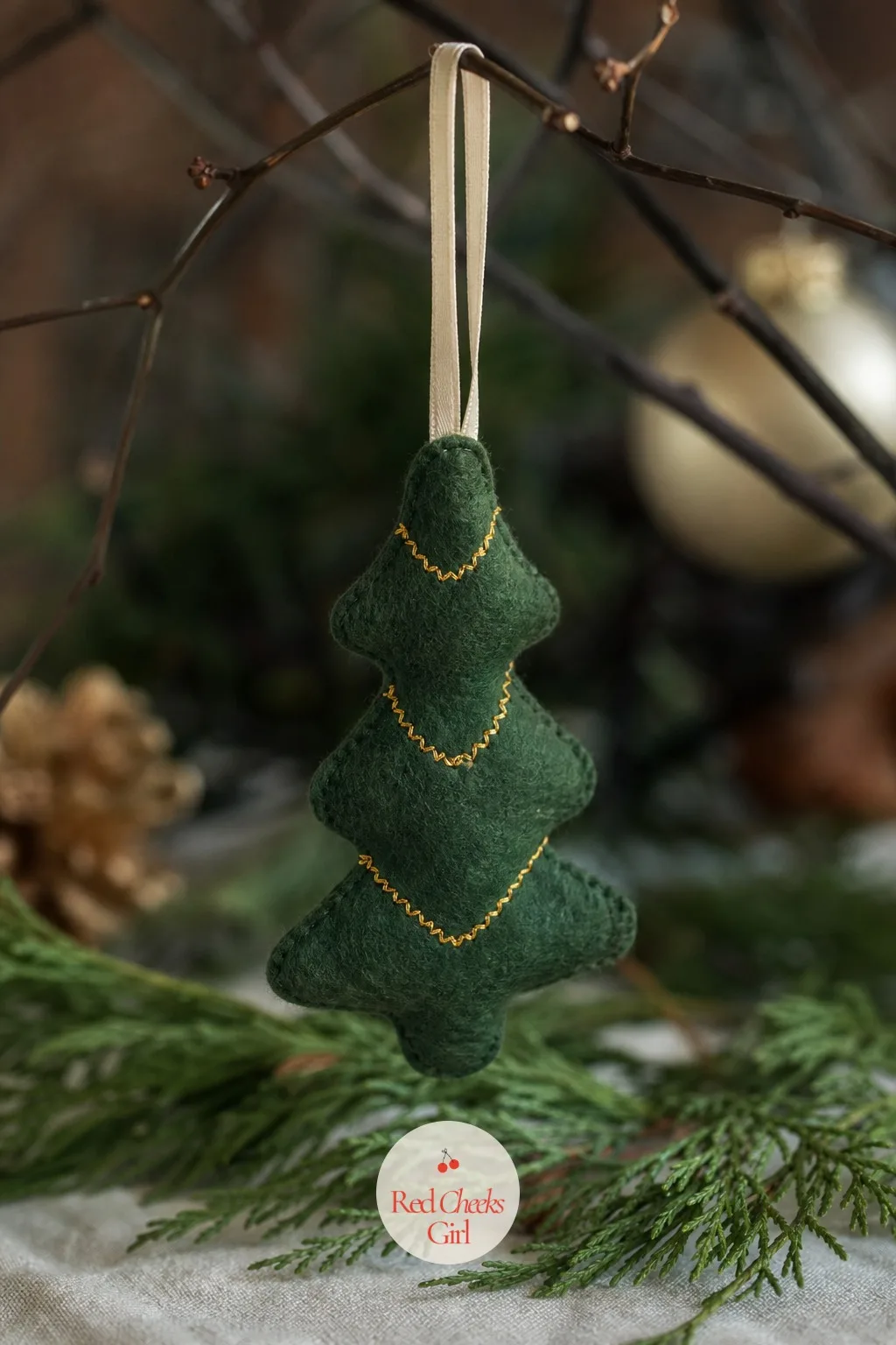 Mini Felt Christmas Tree — The plastic tree ornaments from the multipack all lean the same way and none of them have any weight in the hand. Diy felt christmas