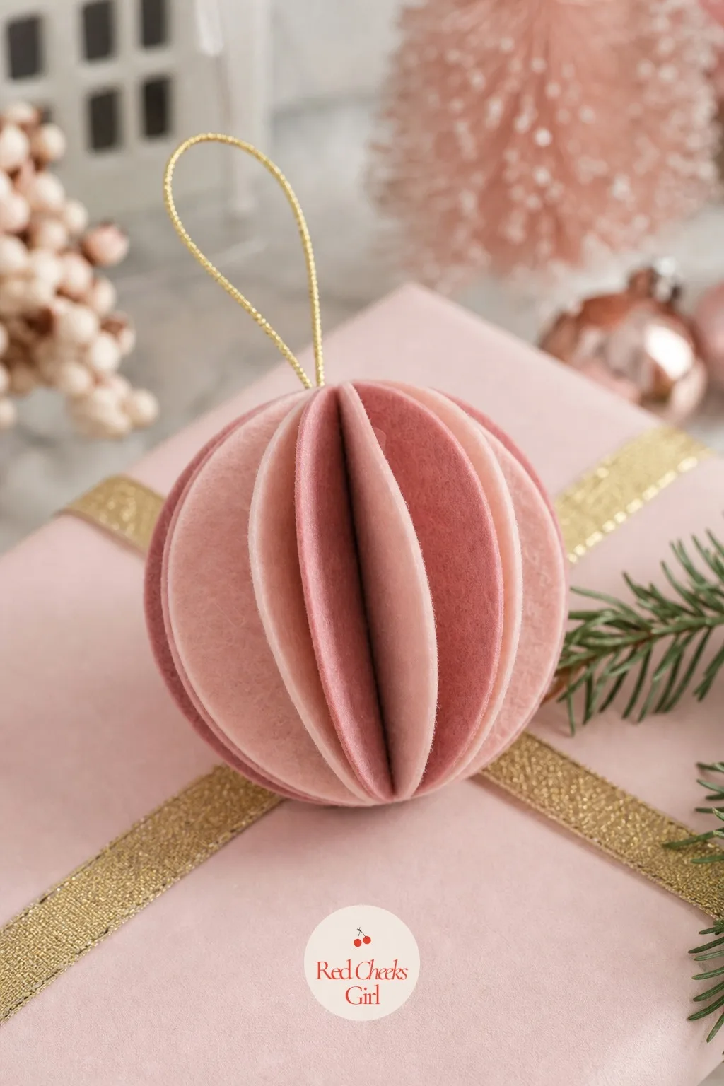 No-Sew Folded Felt Bauble — This is the one to hand to someone who swears she cannot craft. Diy felt christmas ornaments